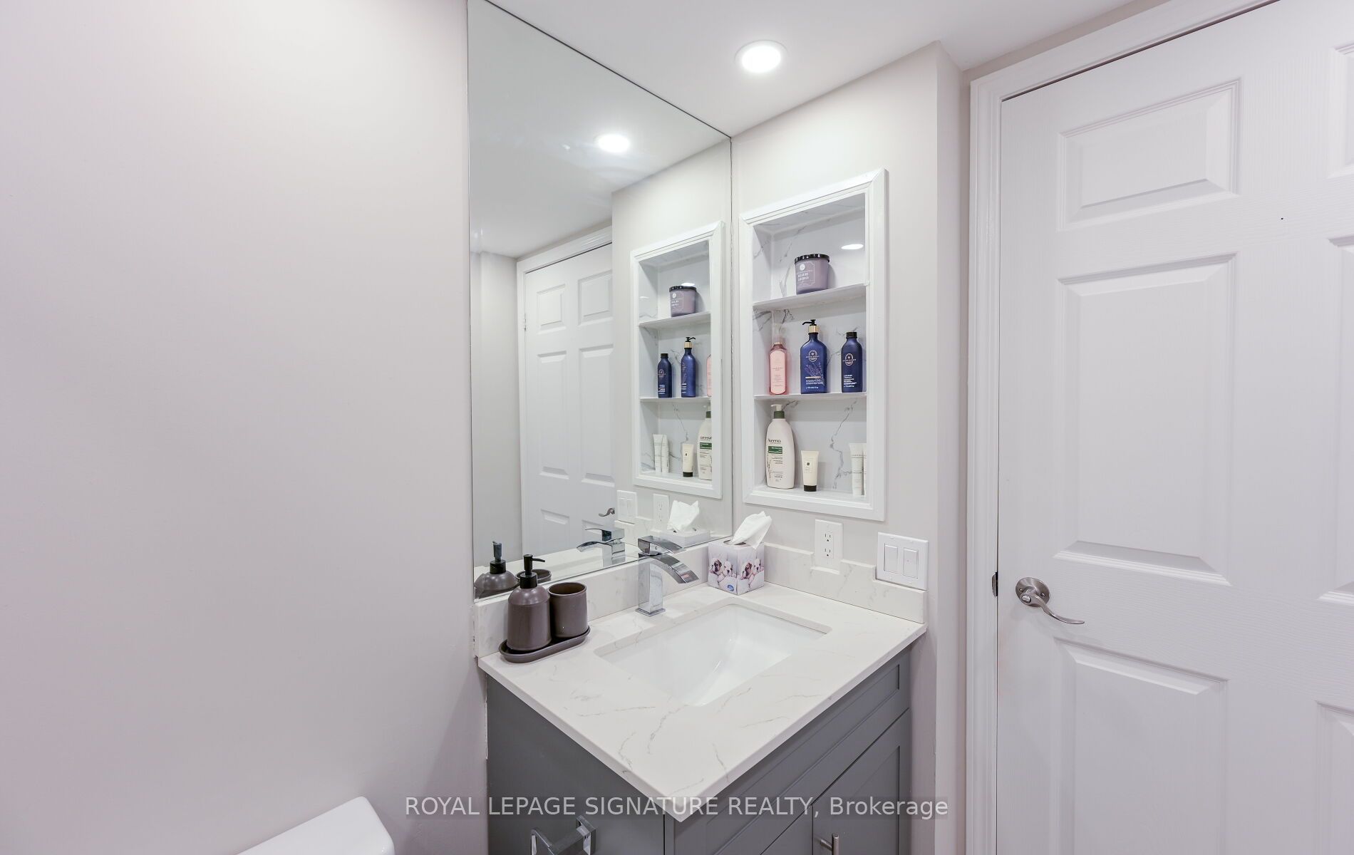 #1126 - 25 Kingsbridge Garden Circle Property Photo 26