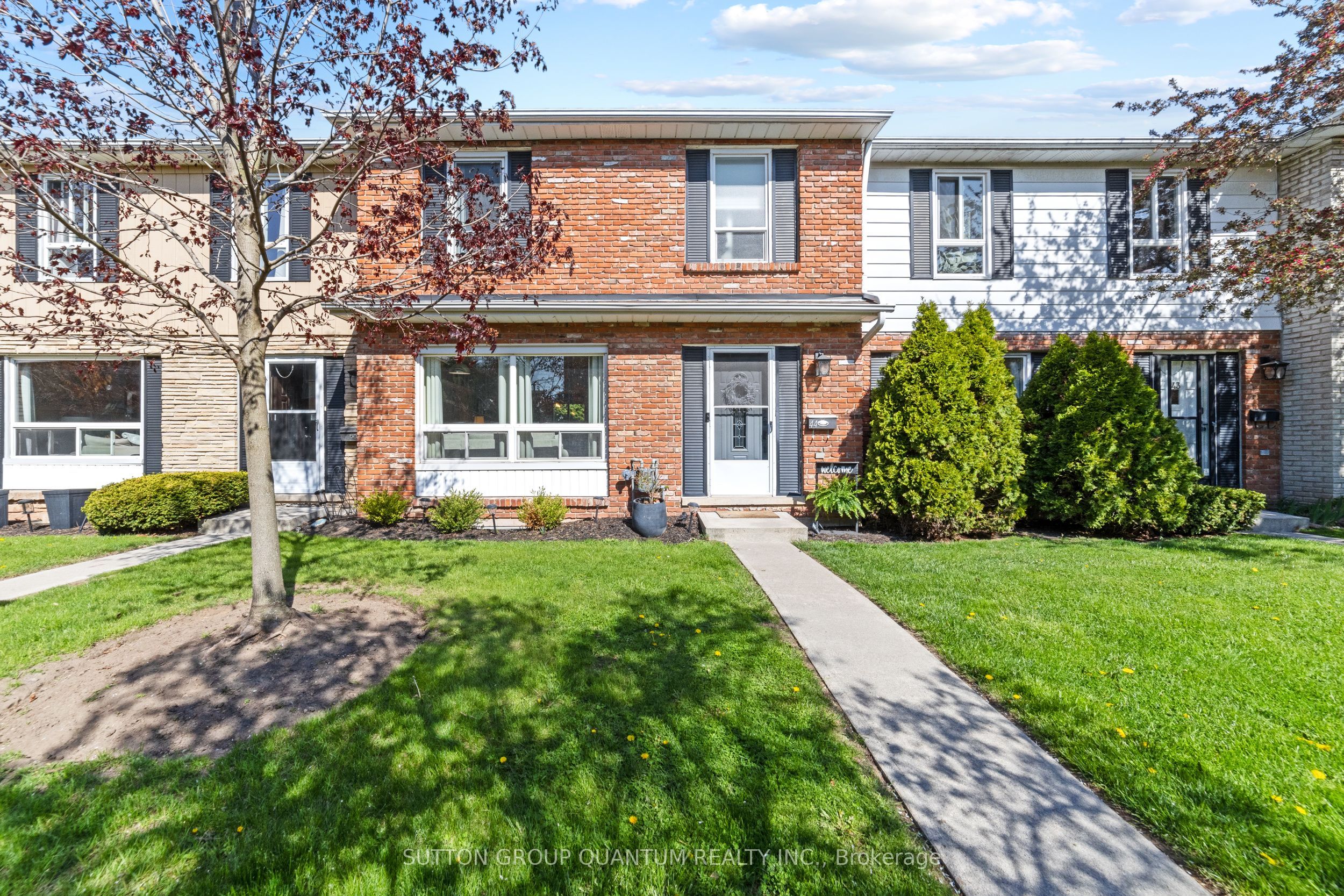 #44 - 5475 Lakeshore Road Property Photo 1
