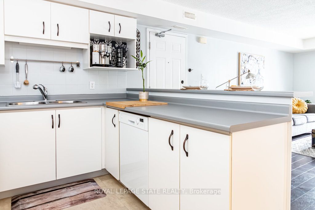 #322 - 2010 Cleaver Avenue Property Photo 16