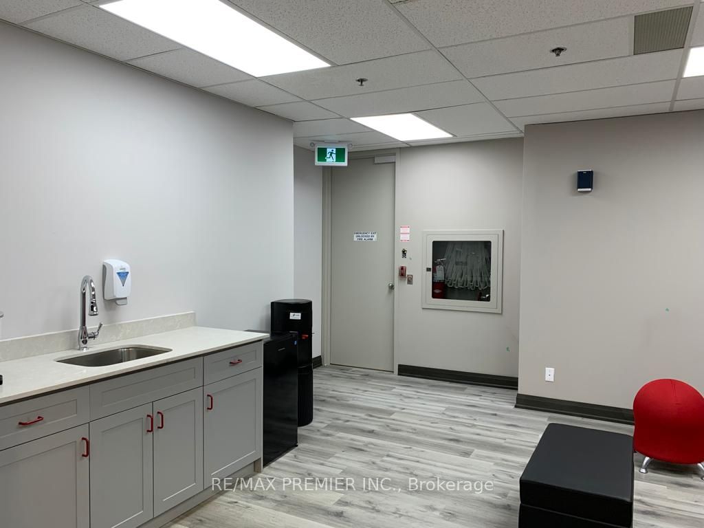 690 Dorval Drive 200-34 Property Photo 6