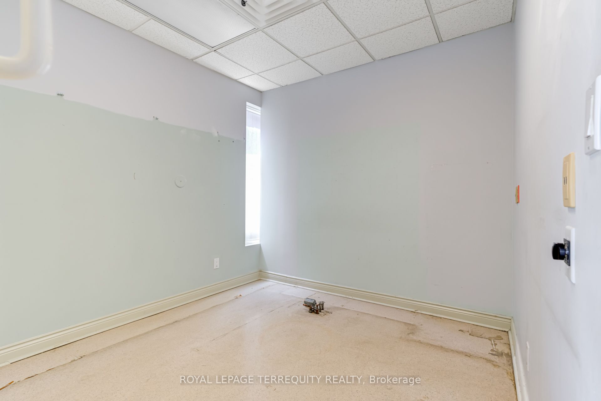 1244 King Street W 2nd Flr Property Photo 8