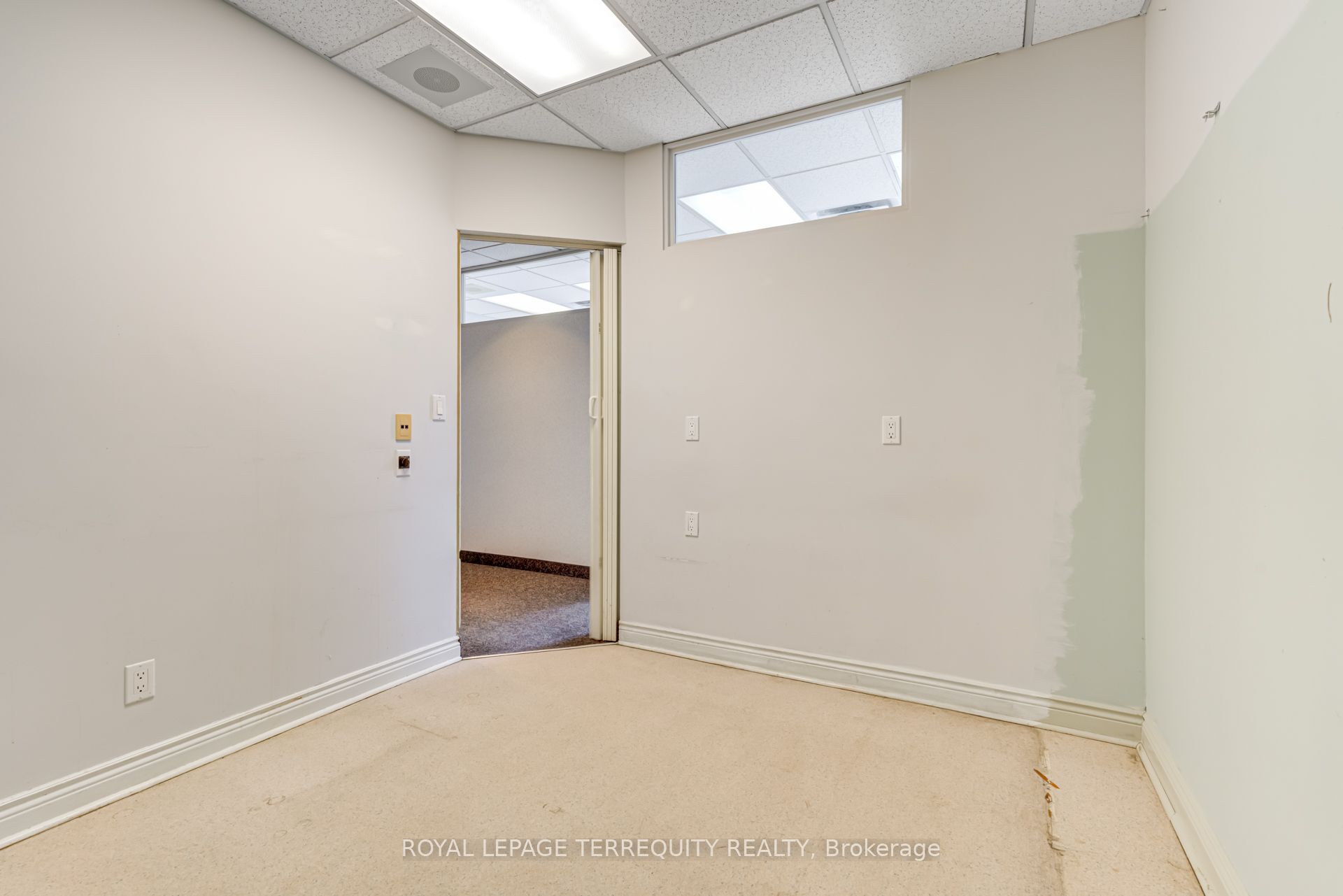 1244 King Street W 2nd Flr Property Photo 9