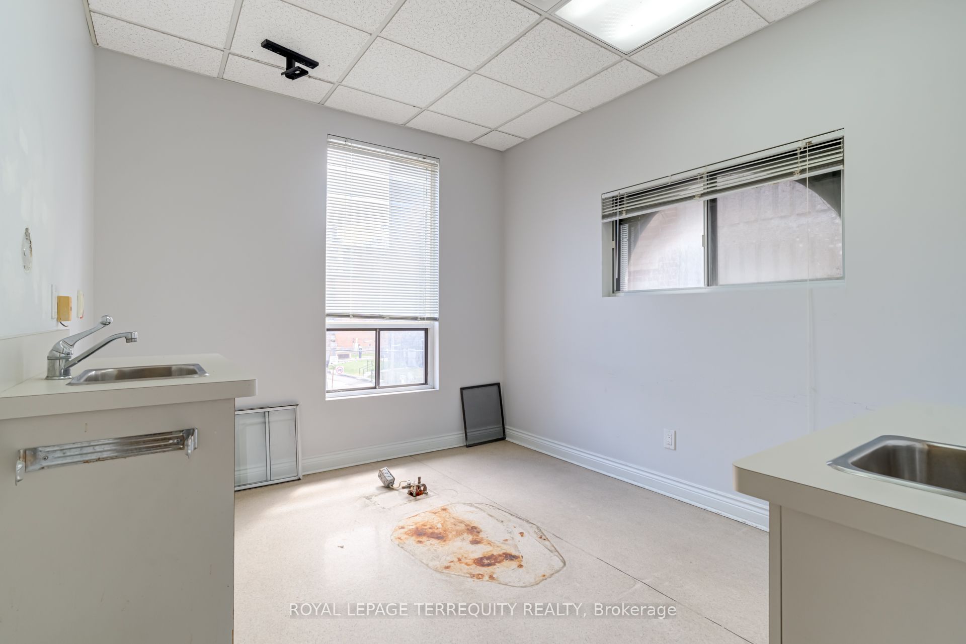 1244 King Street W 2nd Flr Property Photo 11
