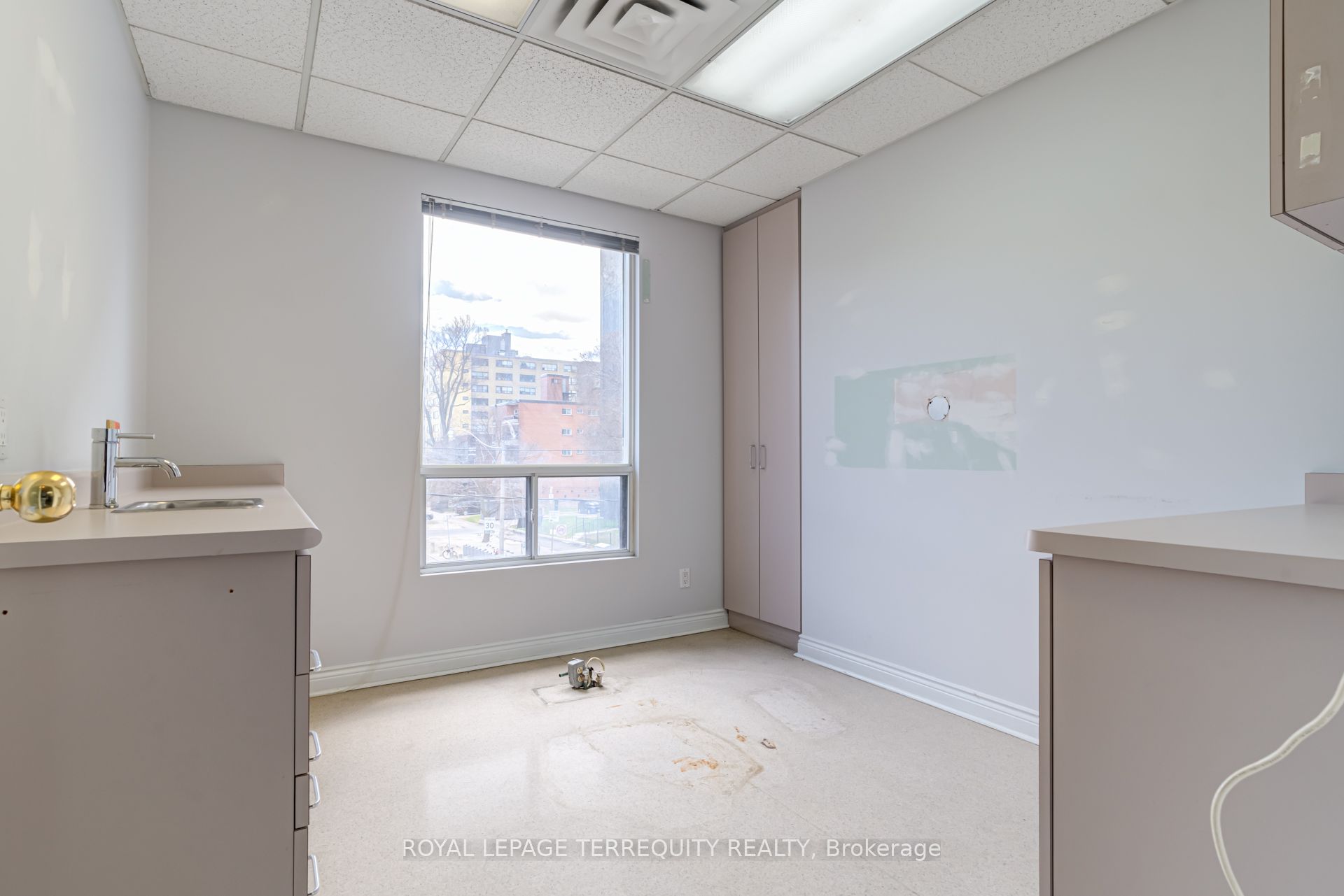 1244 King Street W 2nd Flr Property Photo 13