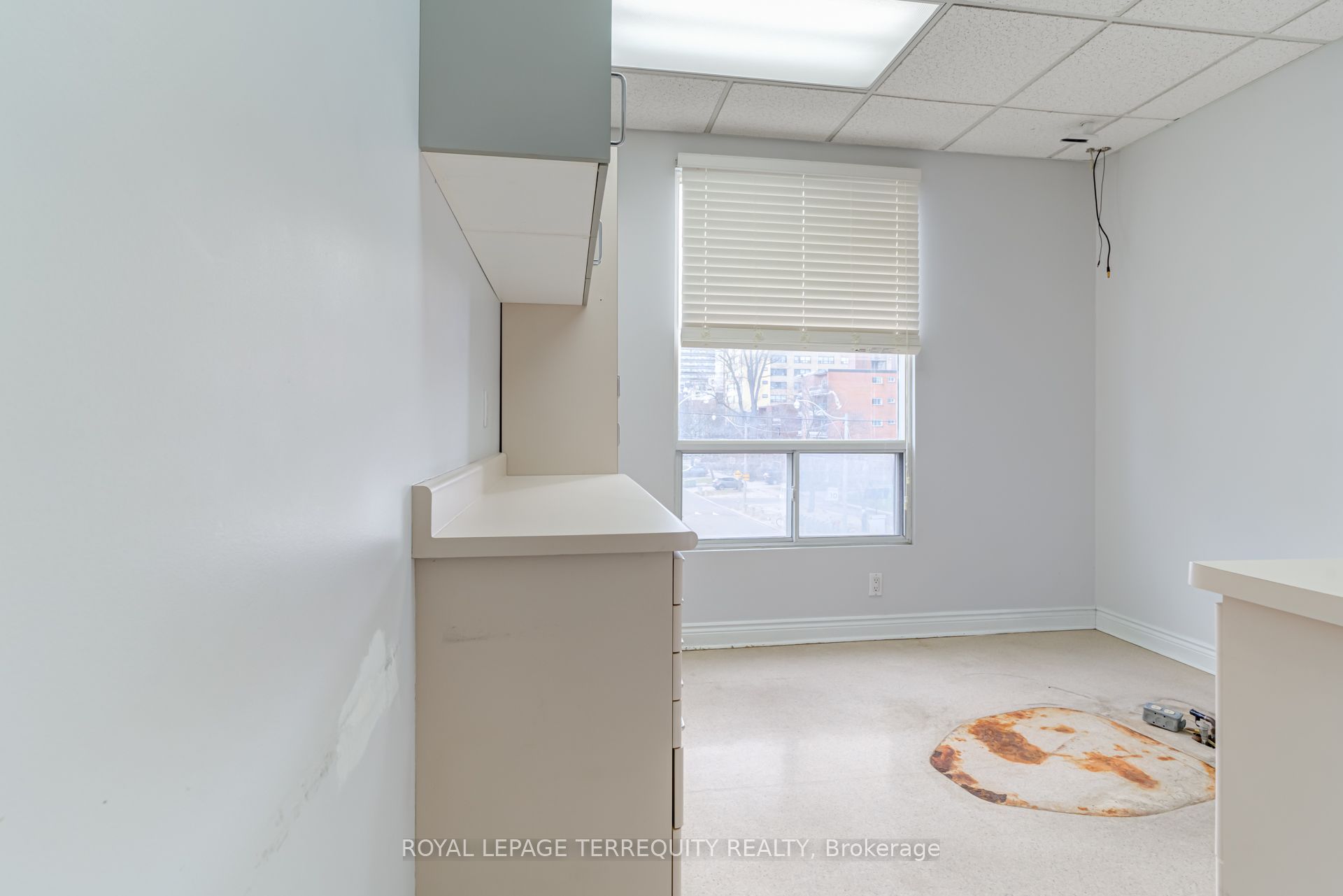 1244 King Street W 2nd Flr Property Photo 17