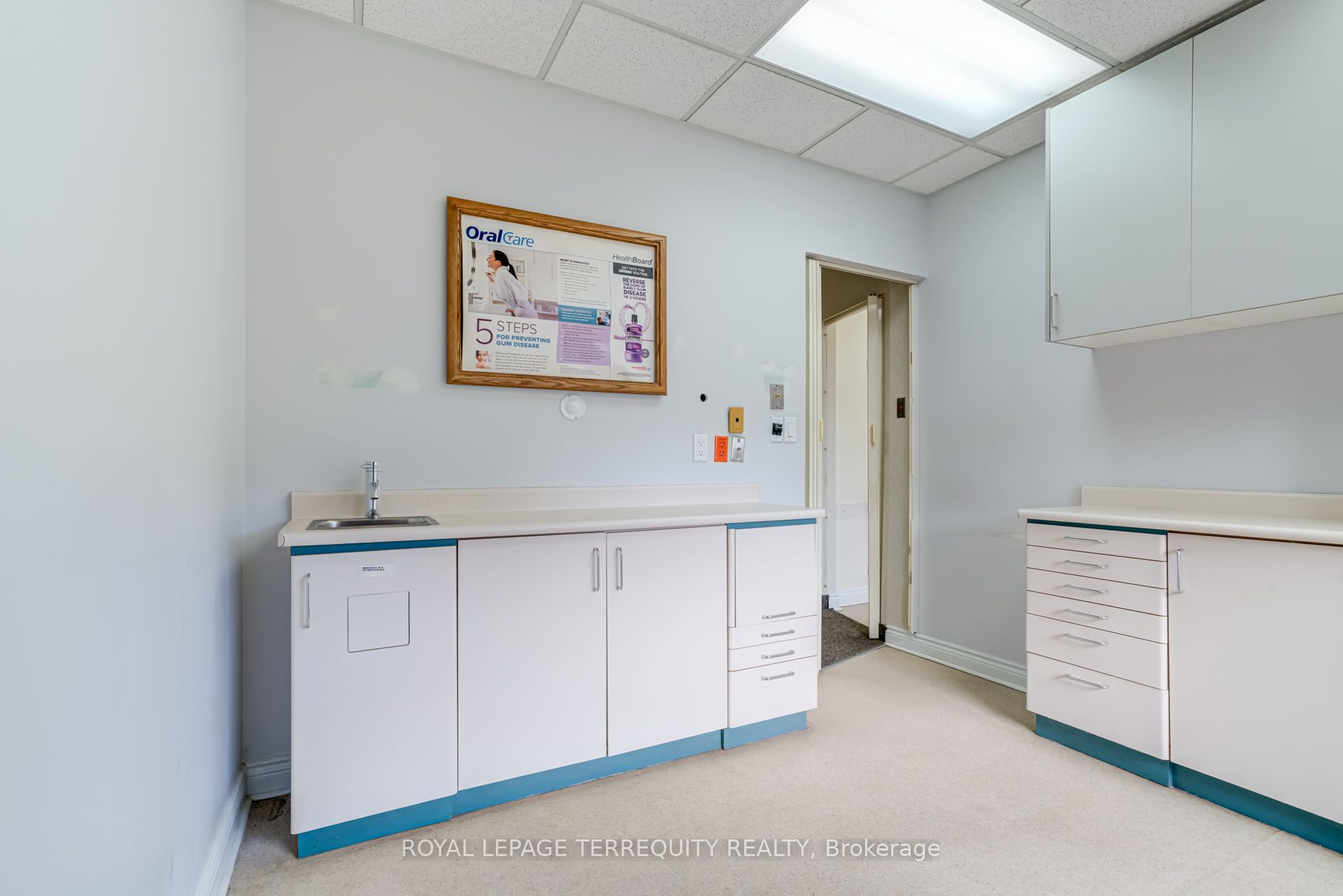 1244 King Street W 2nd Flr Property Photo 18
