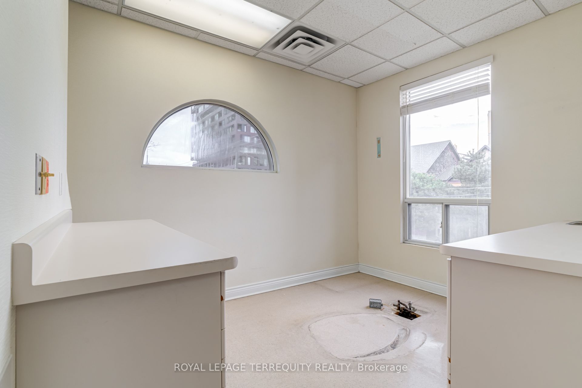 1244 King Street W 2nd Flr Property Photo 19
