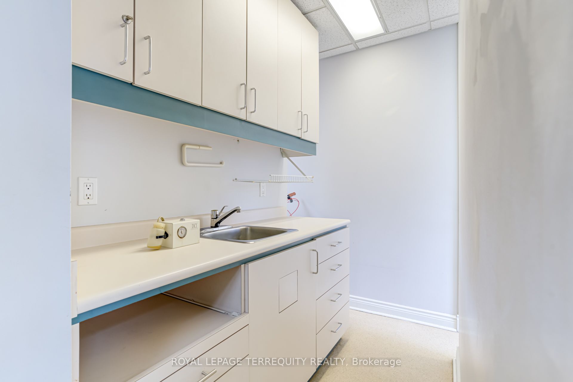 1244 King Street W 2nd Flr Property Photo 21