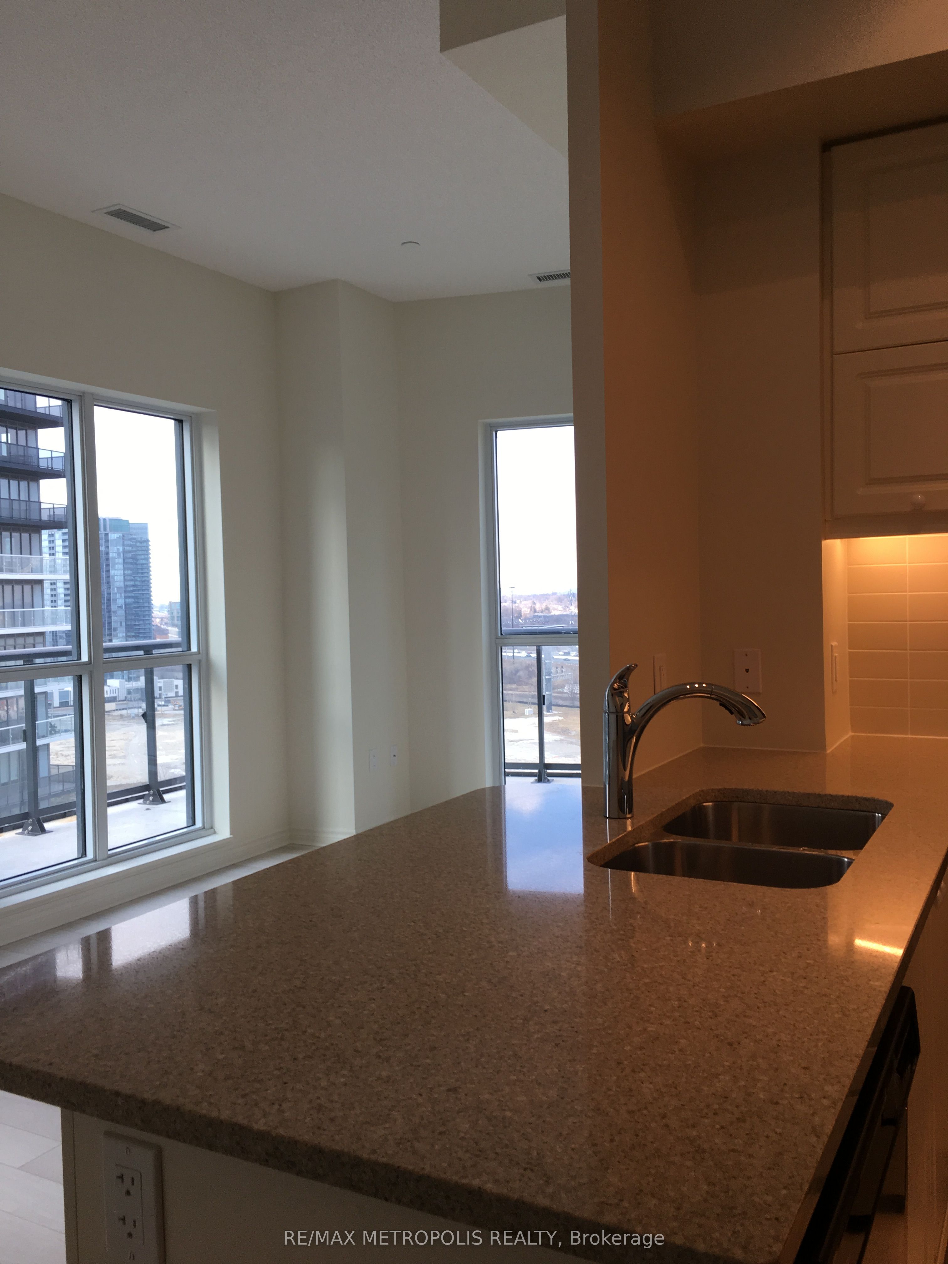 #505 - 39 Annie Craig Drive Property Photo 11