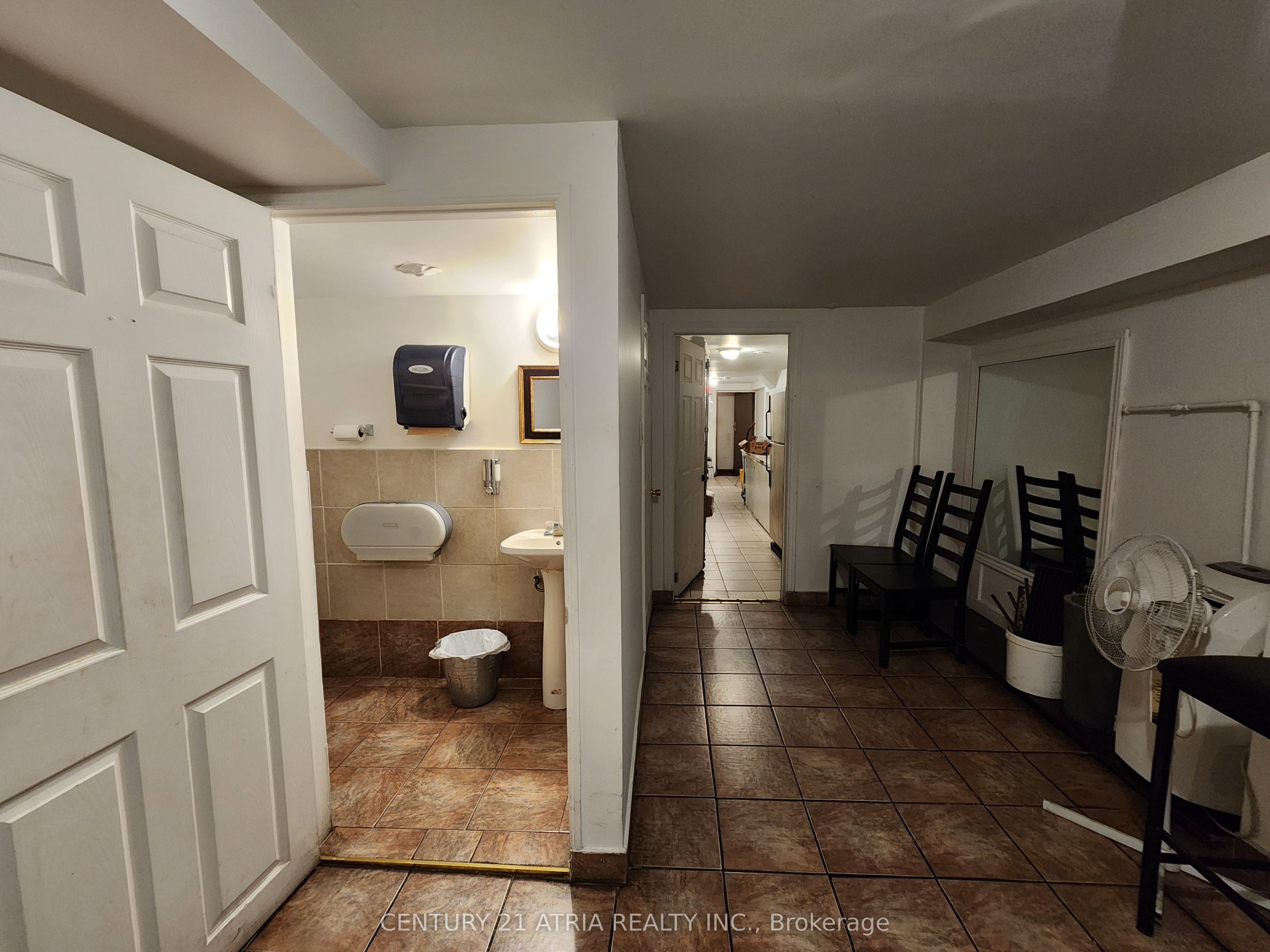 1553 Dupont Street Property Photo 8