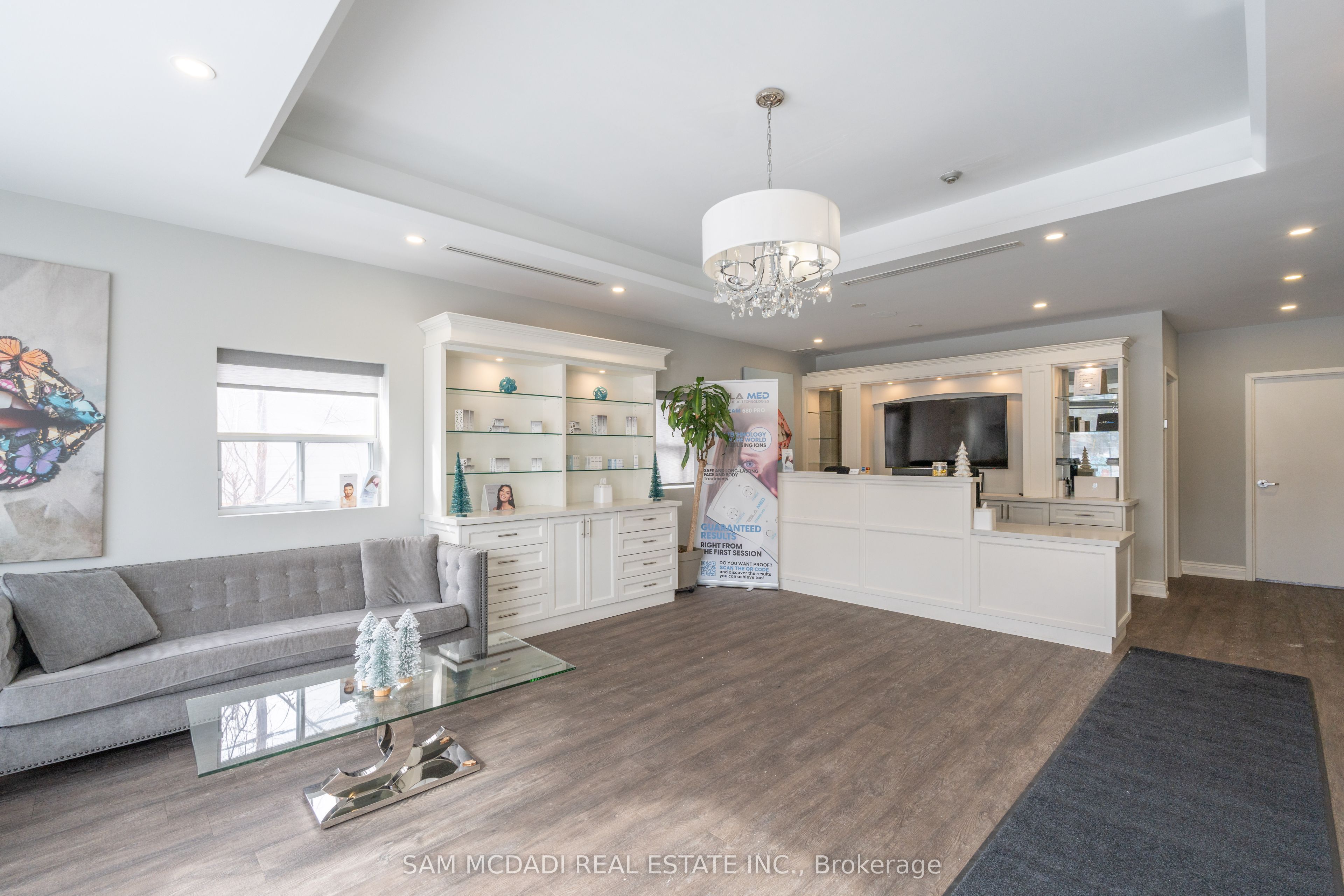 1651 Lakeshore Road W Property Photo 3