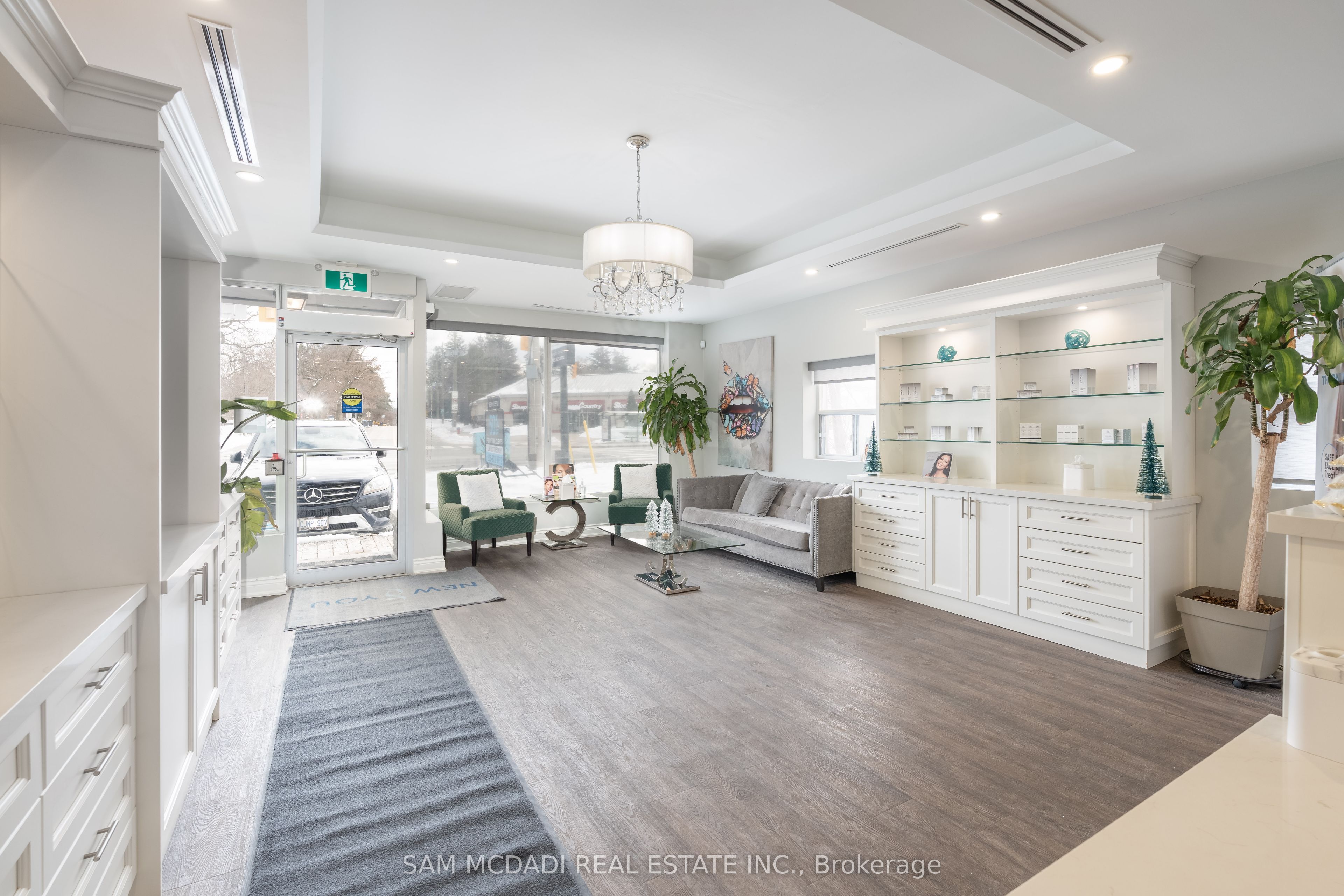 1651 Lakeshore Road W Property Photo 7