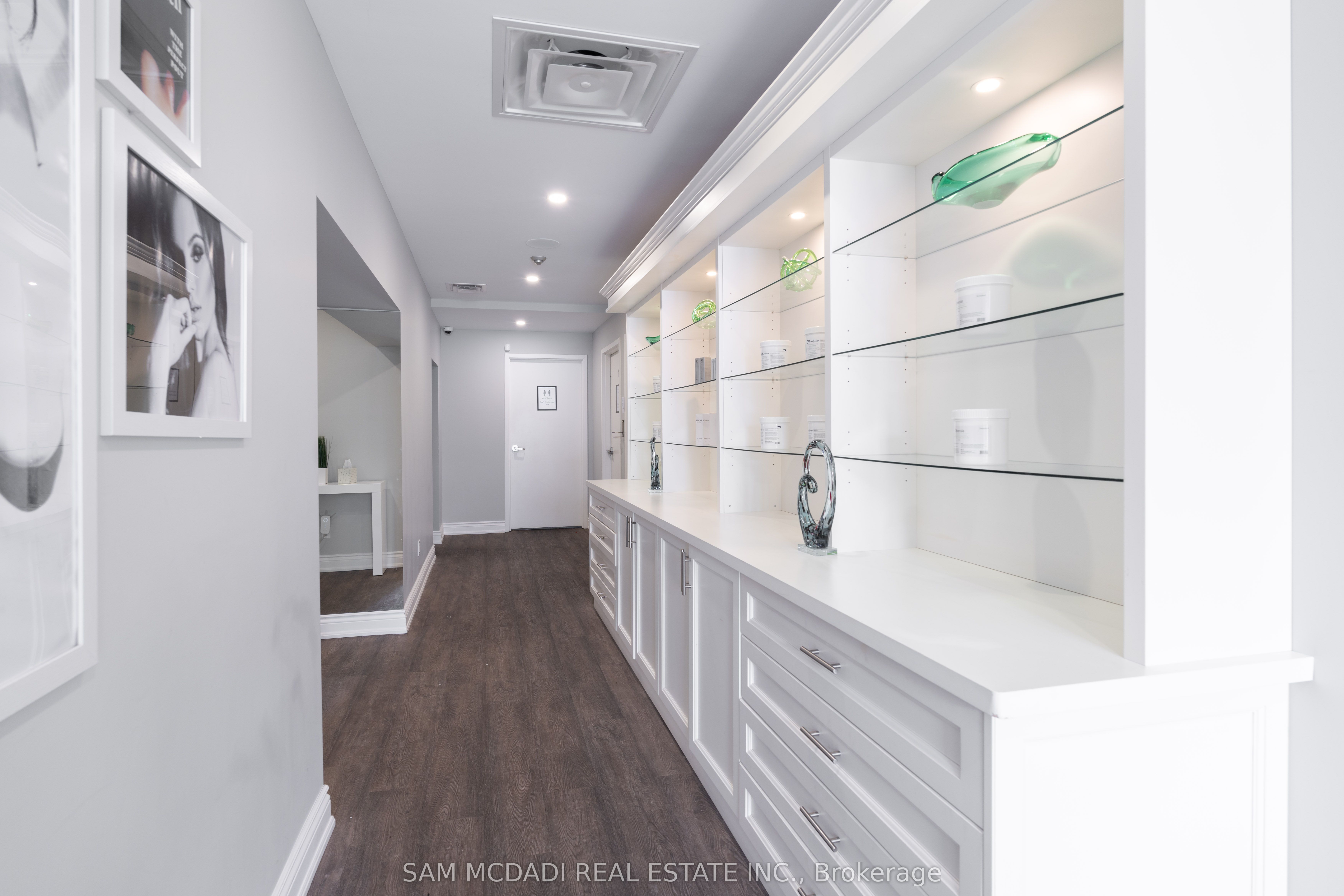 1651 Lakeshore Road W Property Photo 8