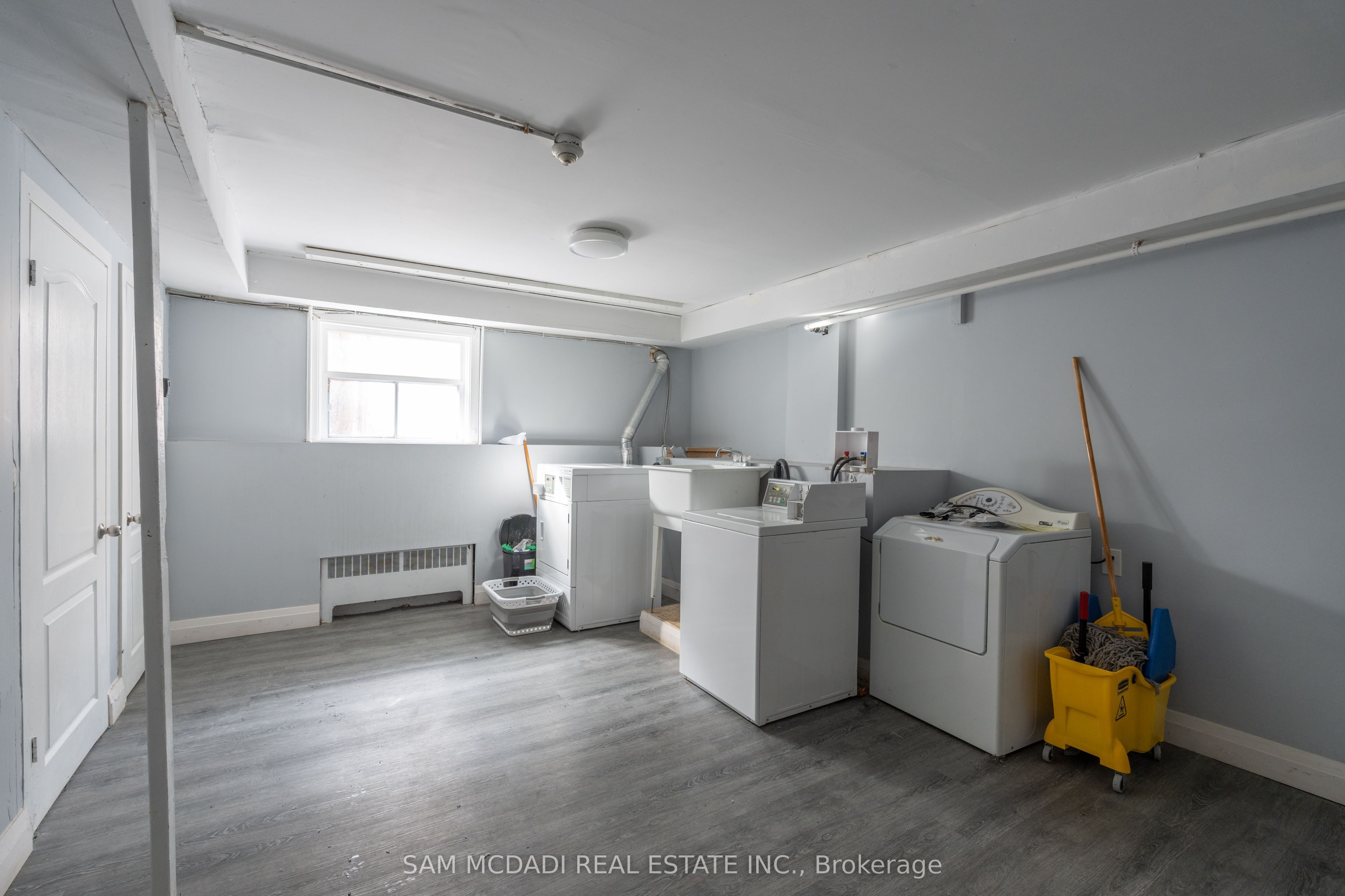 1651 Lakeshore Road W Property Photo 15