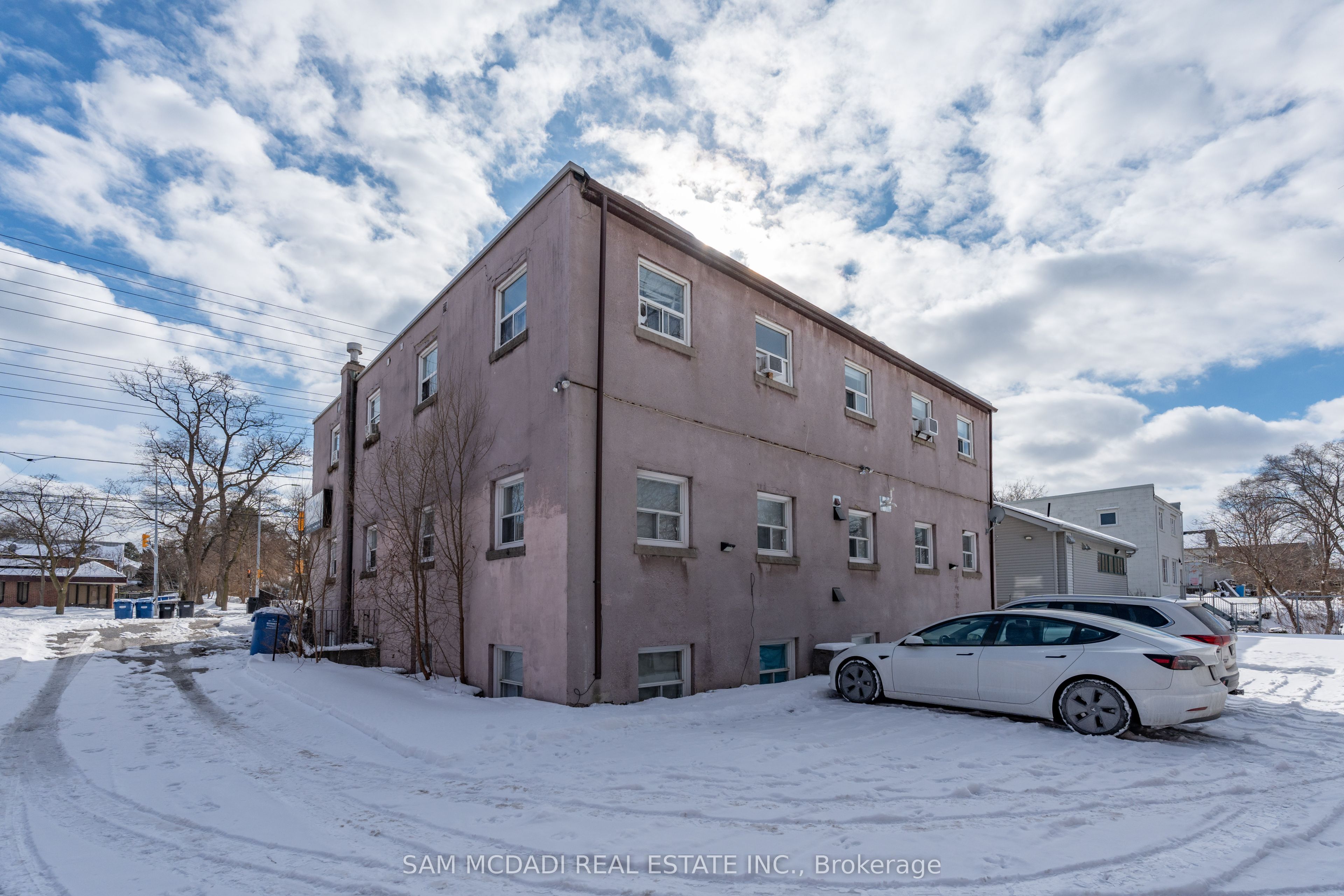 1651 Lakeshore Road W Property Photo 16