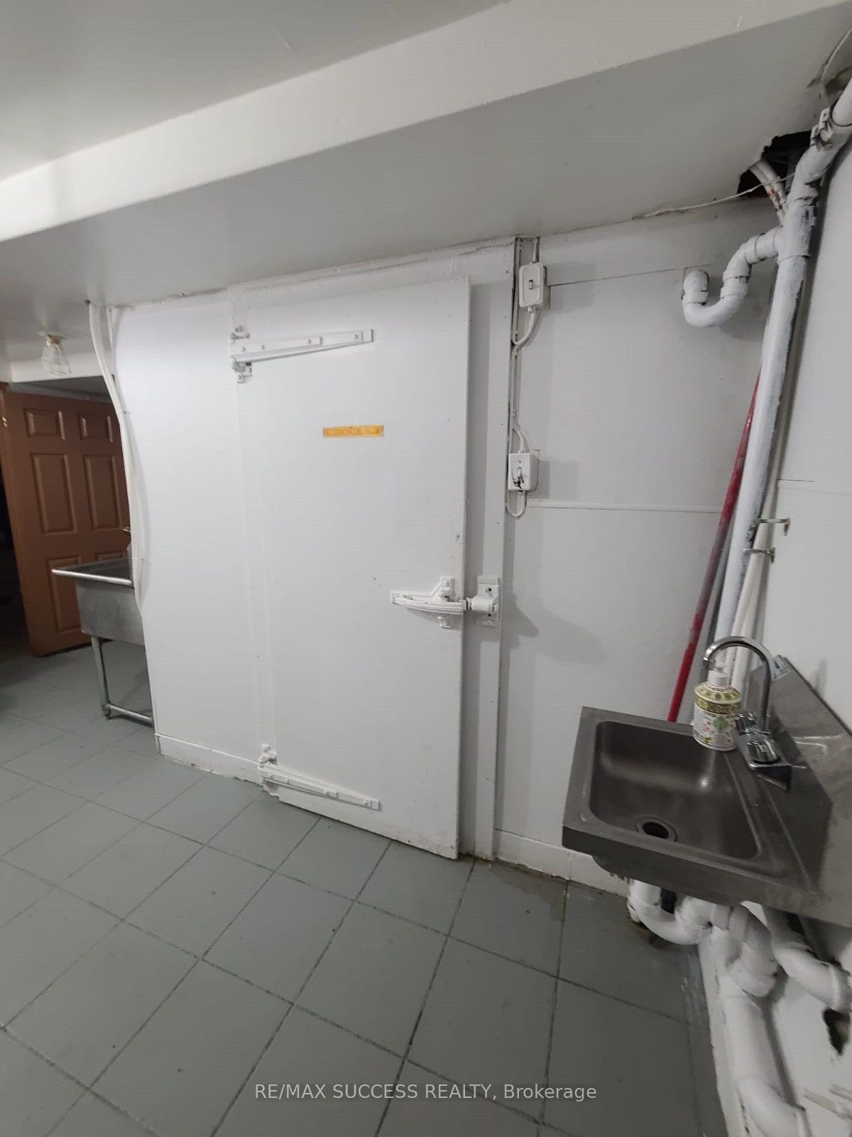 876 Brown's Line Property Photo 29