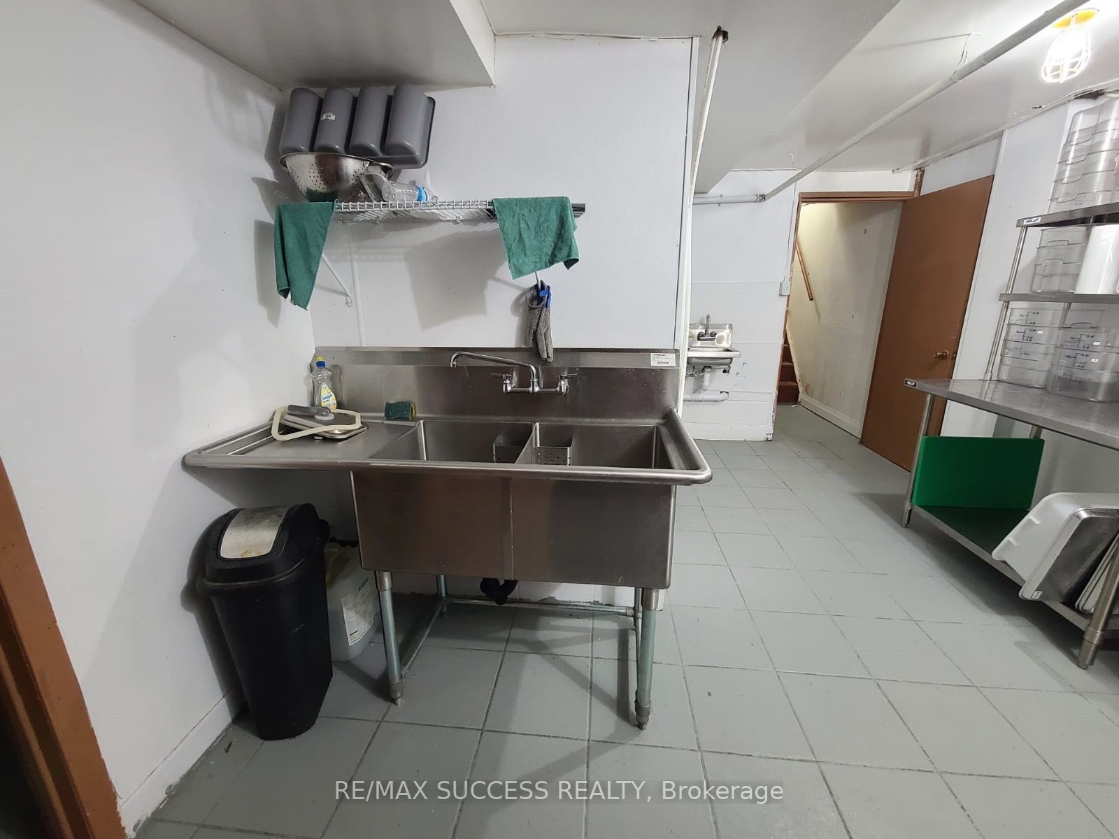 876 Brown's Line Property Photo 30