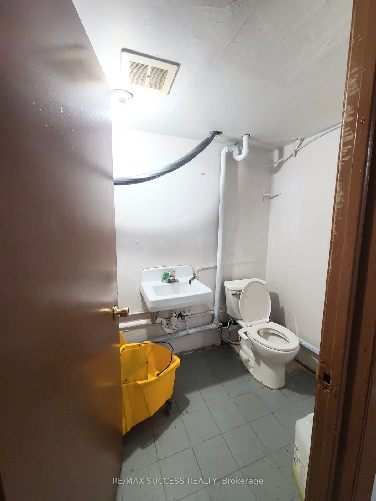 876 Brown's Line Property Photo 32