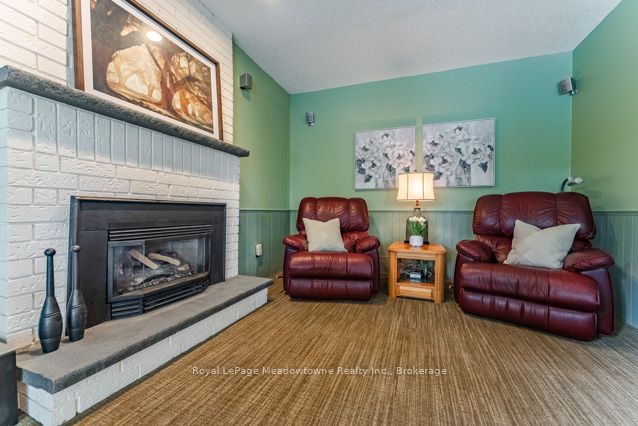 690 Robertson Crescent Property Photo 17