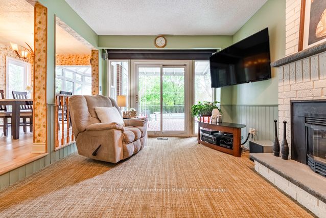 690 Robertson Crescent Property Photo 18