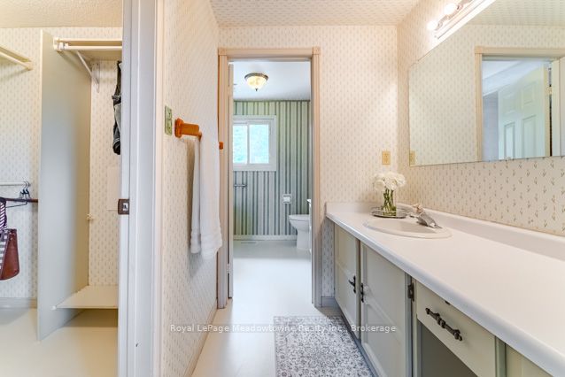 690 Robertson Crescent Property Photo 22