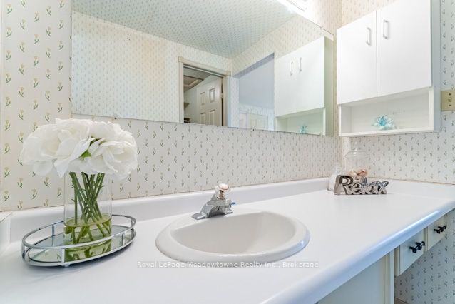 690 Robertson Crescent Property Photo 23