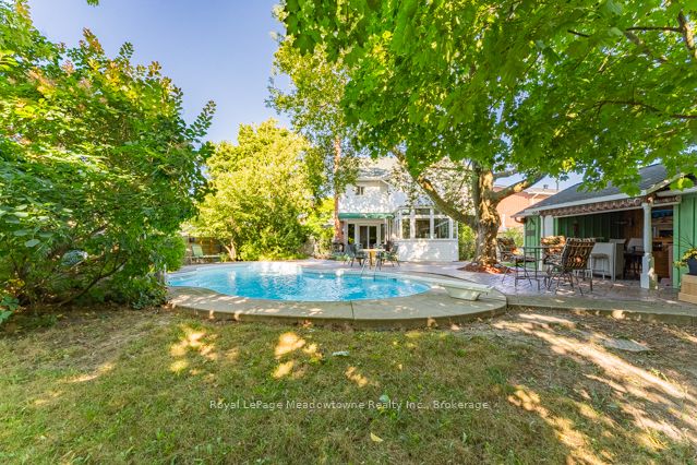 690 Robertson Crescent Property Photo 42