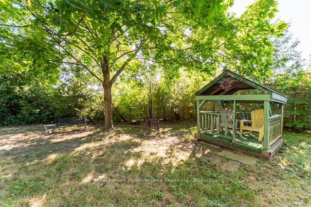 690 Robertson Crescent Property Photo 43
