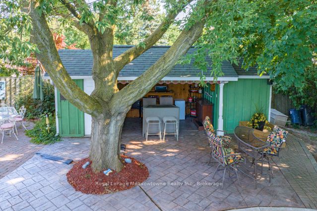 690 Robertson Crescent Property Photo 47
