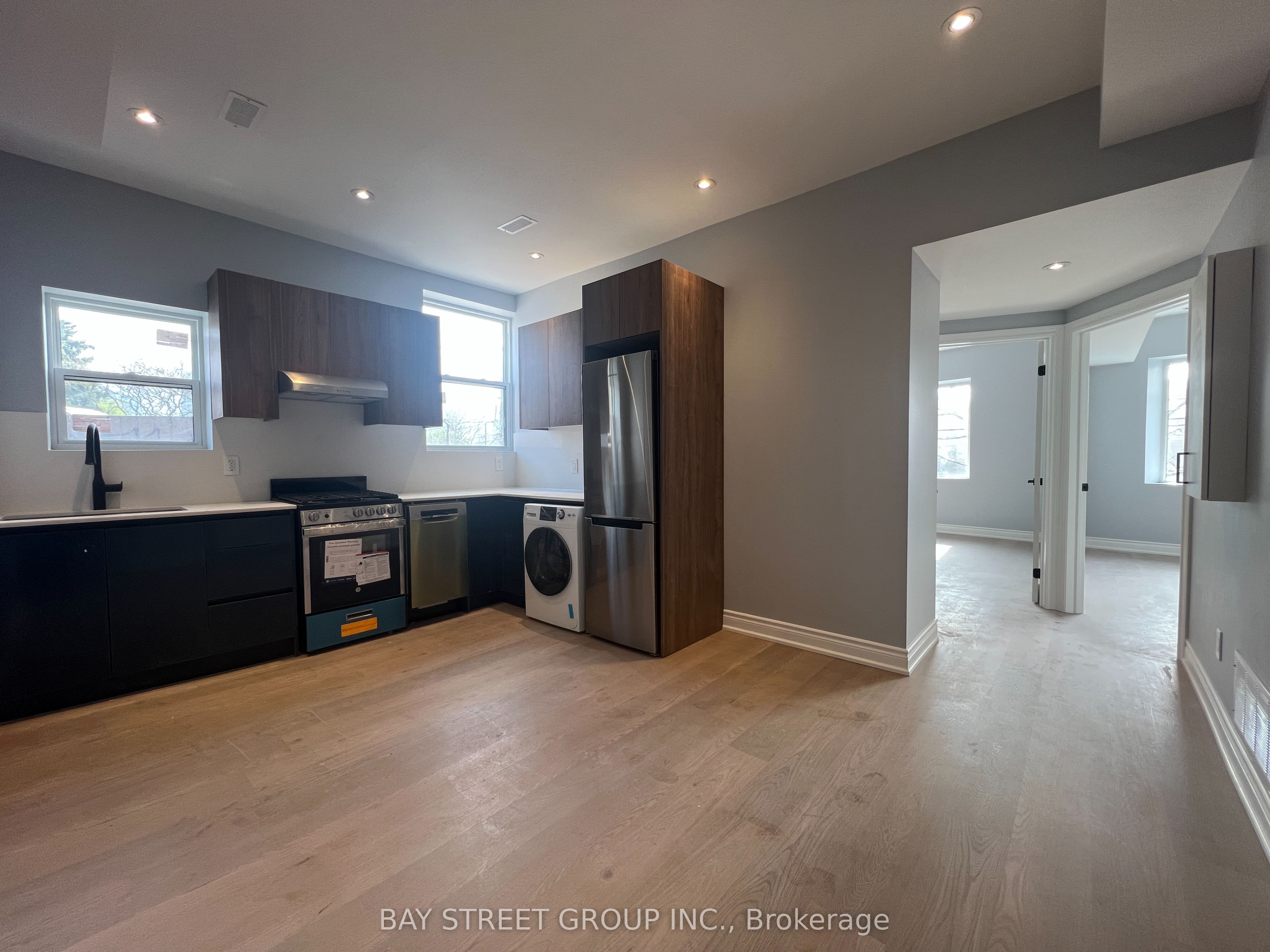 #201 - 2386 Lake Shore Boulevard Property Photo