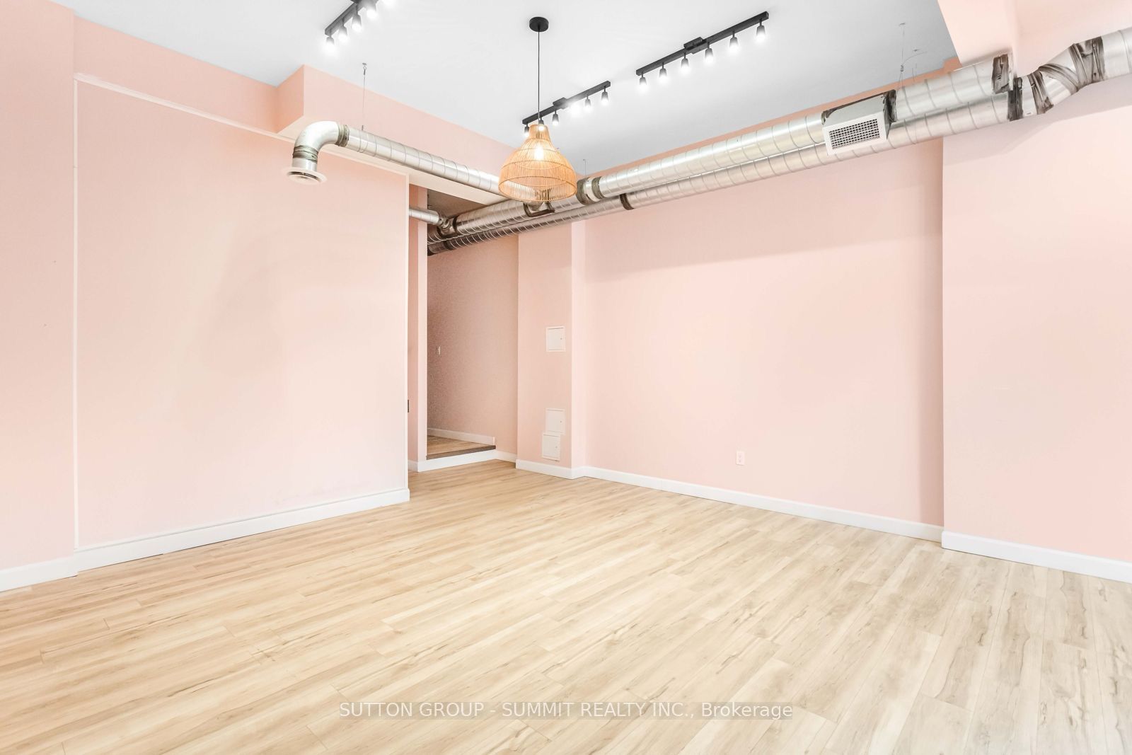 128 Burnhamthrope Road Property Photo 10