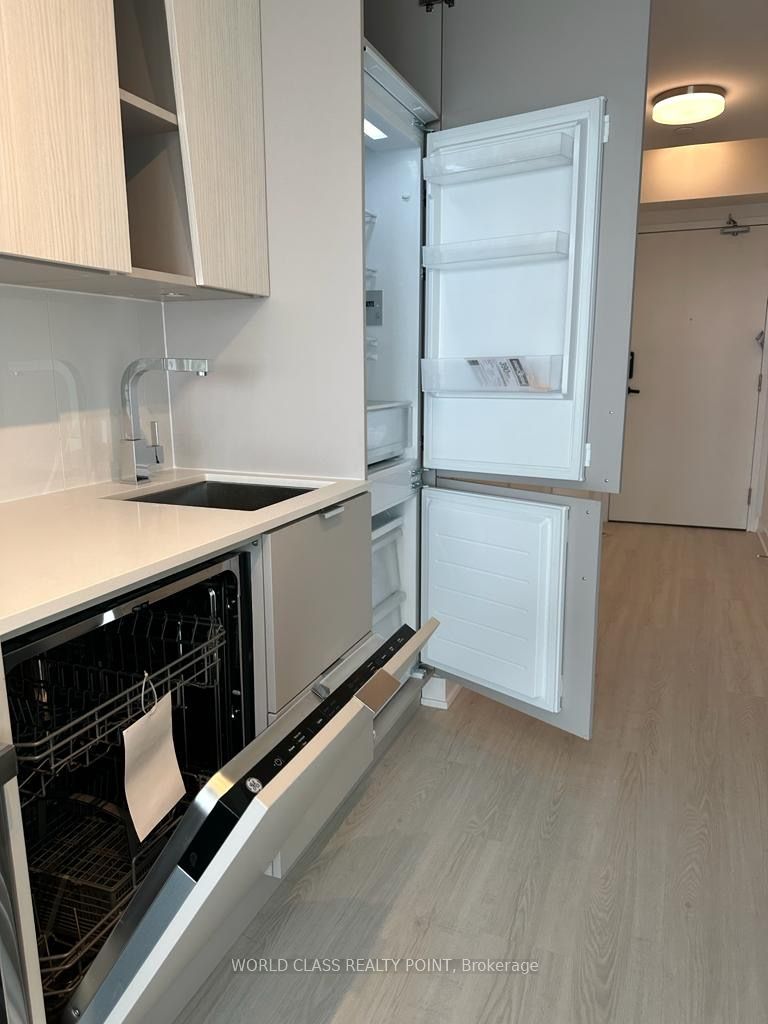 #1207 - 3883 Quartz Road Property Photo 5