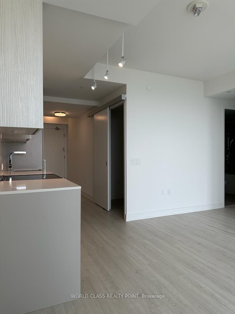 #1207 - 3883 Quartz Road Property Photo 7