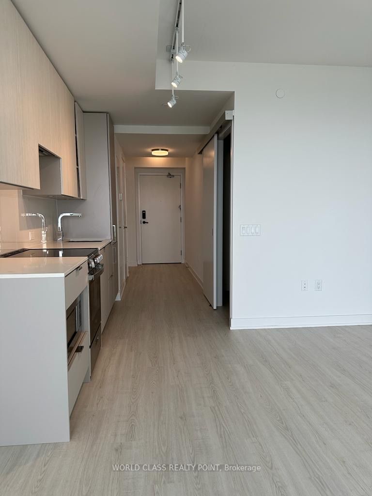 #1207 - 3883 Quartz Road Property Photo 8