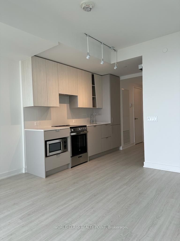 #1207 - 3883 Quartz Road Property Photo 9