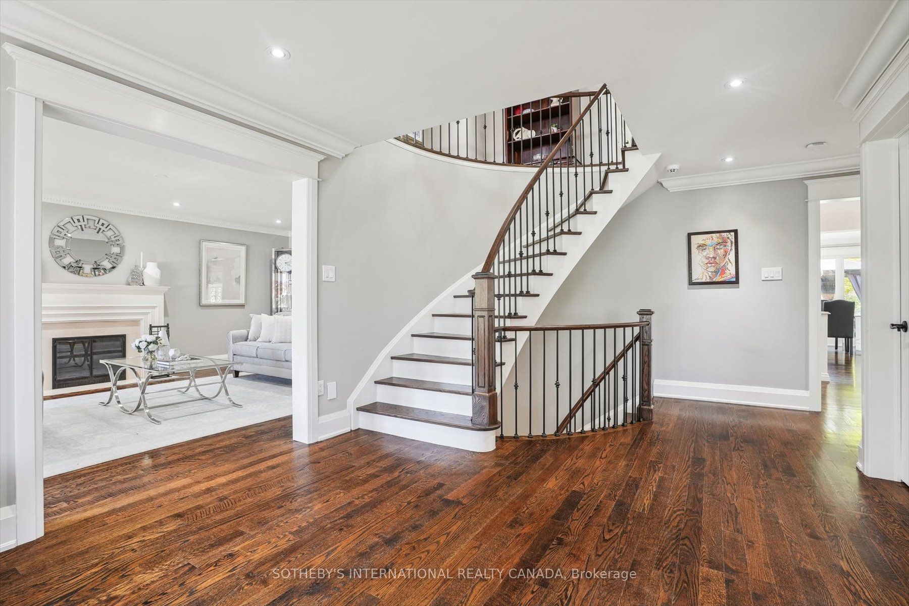 1662 Roundleaf Court Property Photo 4