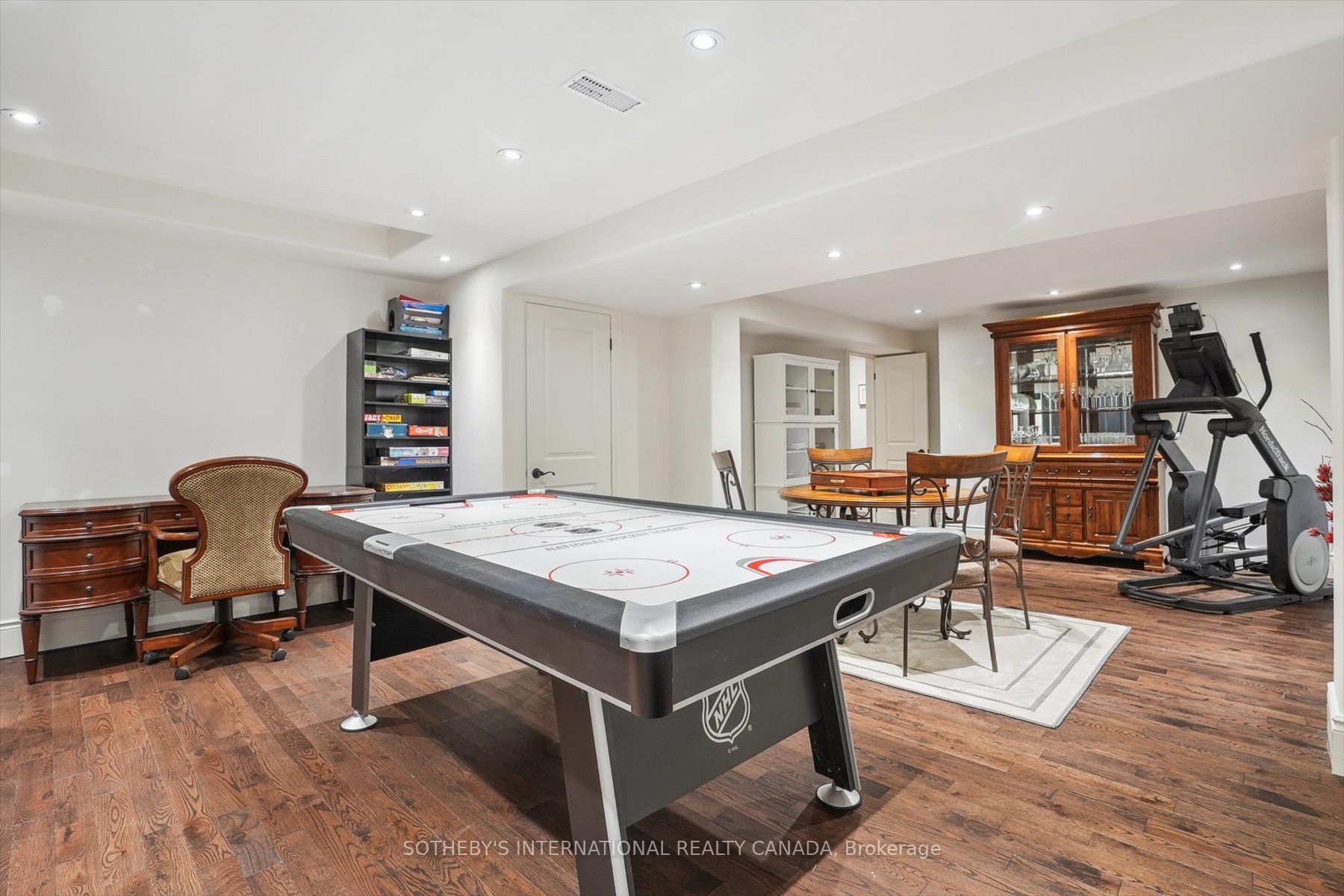 1662 Roundleaf Court Property Photo 37