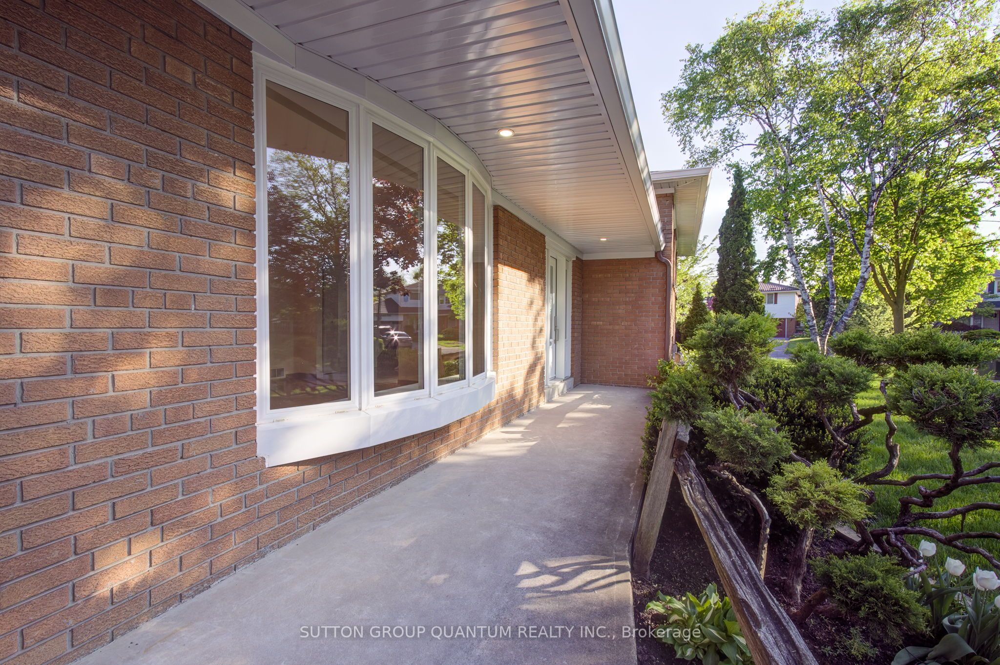 951 Streamway Crescent Property Photo 5