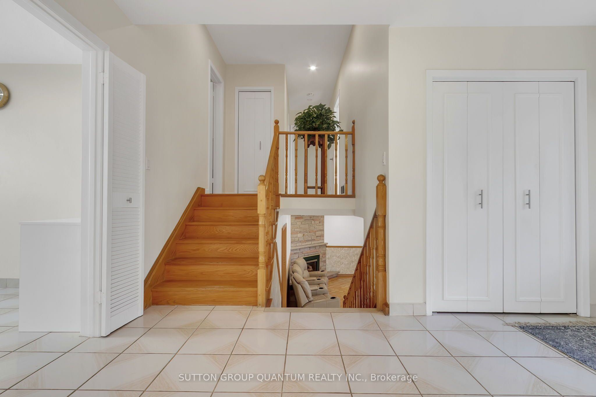 951 Streamway Crescent Property Photo 8