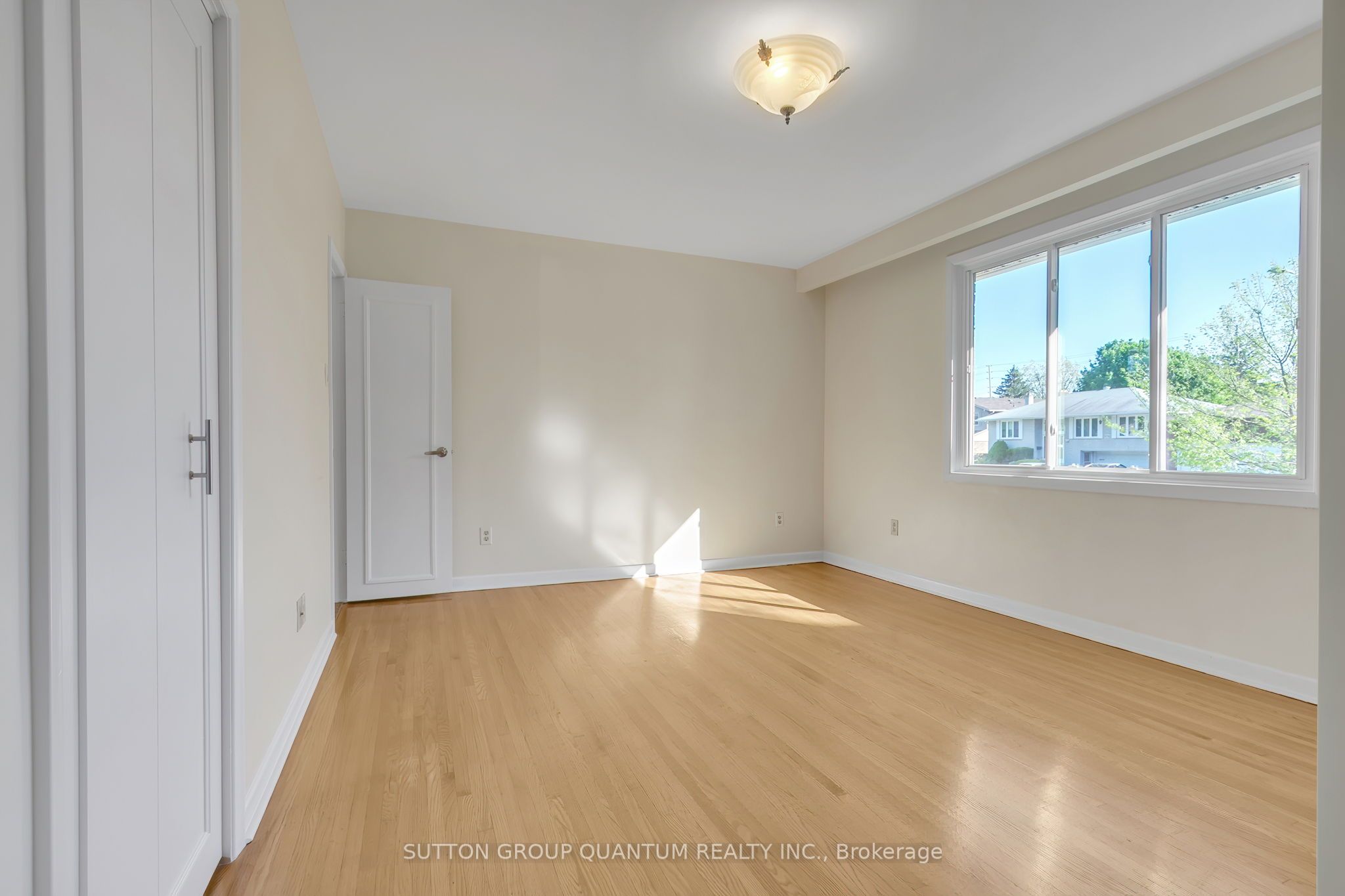 951 Streamway Crescent Property Photo 24