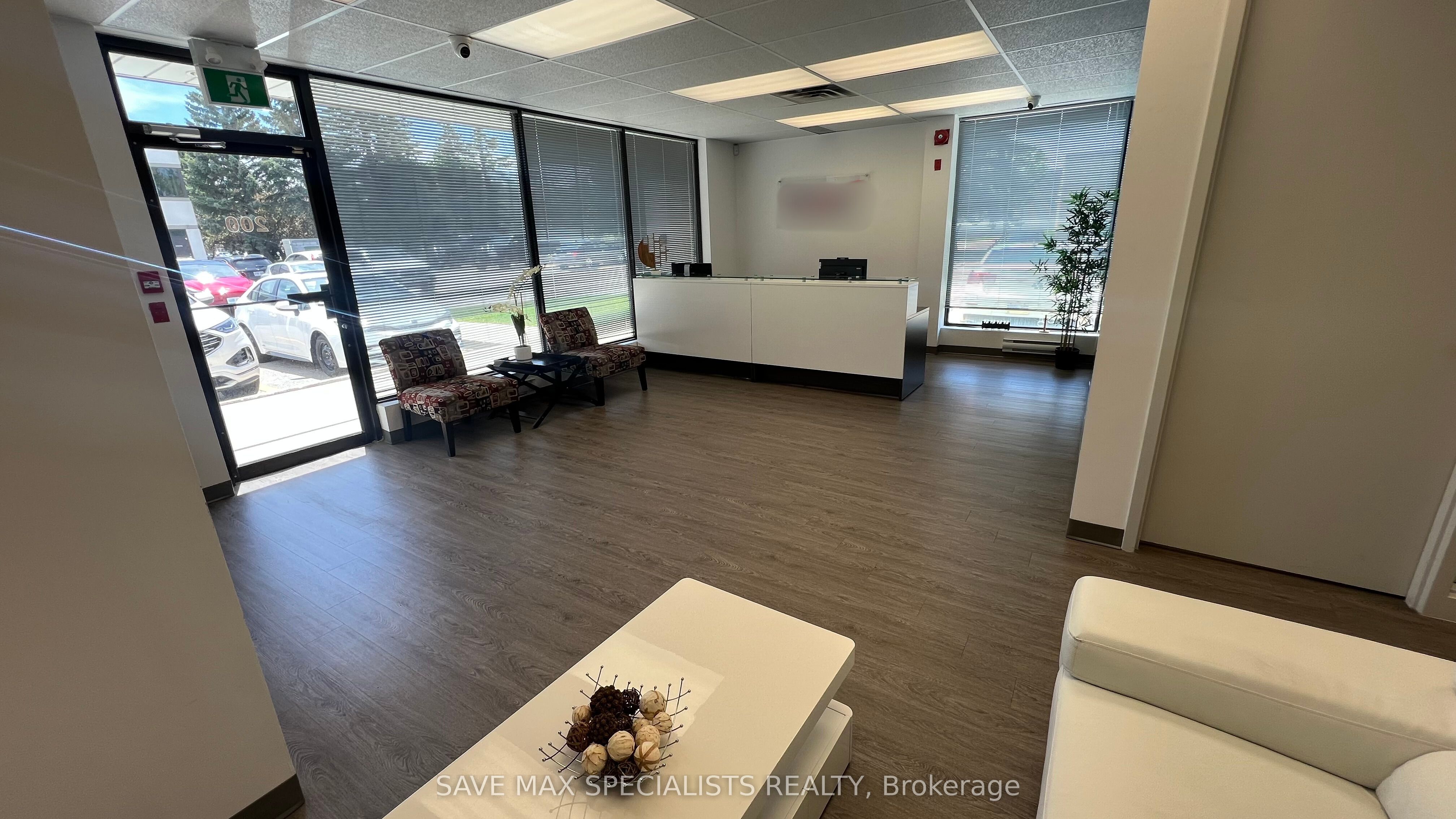 #200 - 2595 Skymark Avenue Property Photo 5