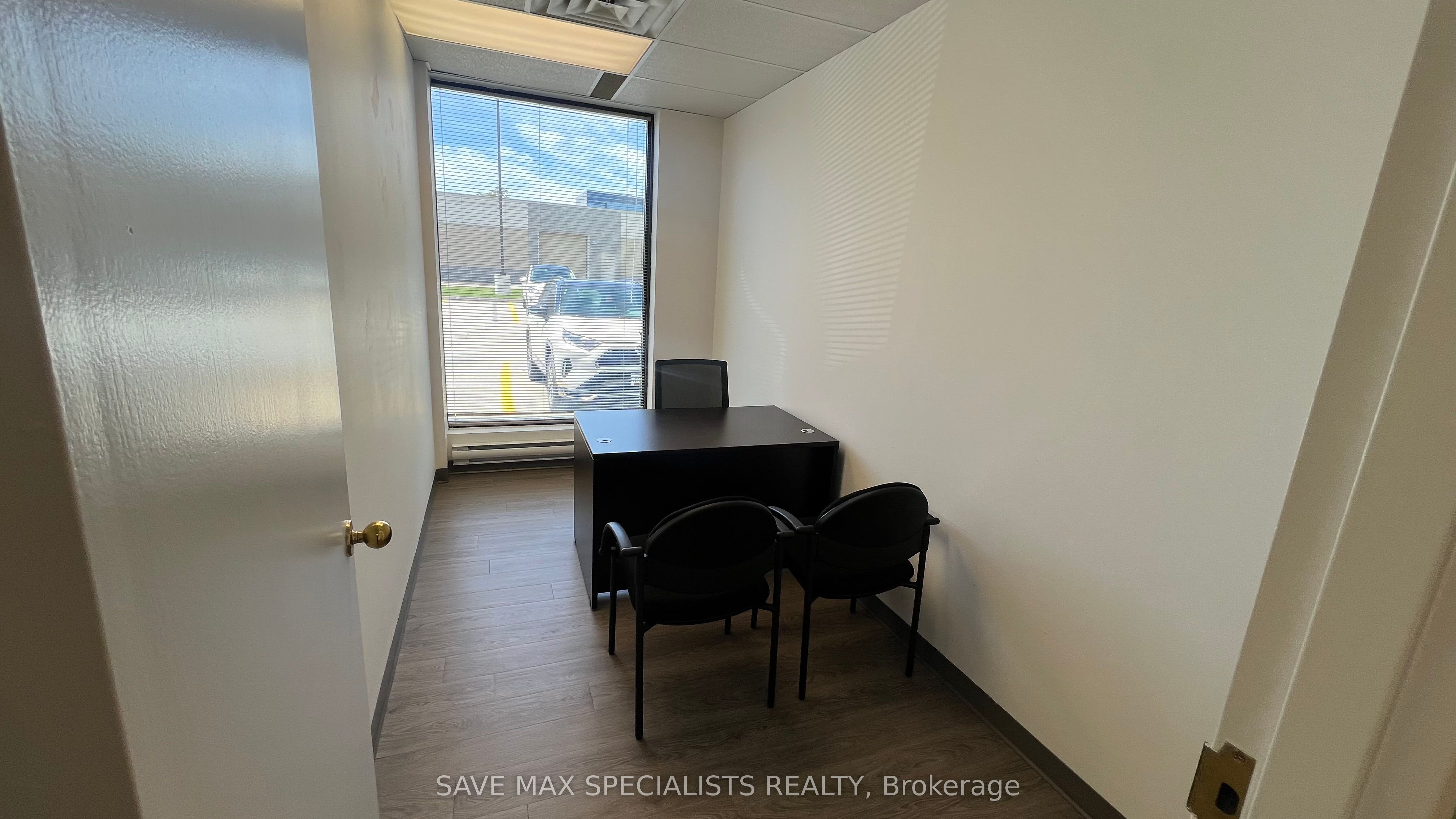 #200 - 2595 Skymark Avenue Property Photo 10