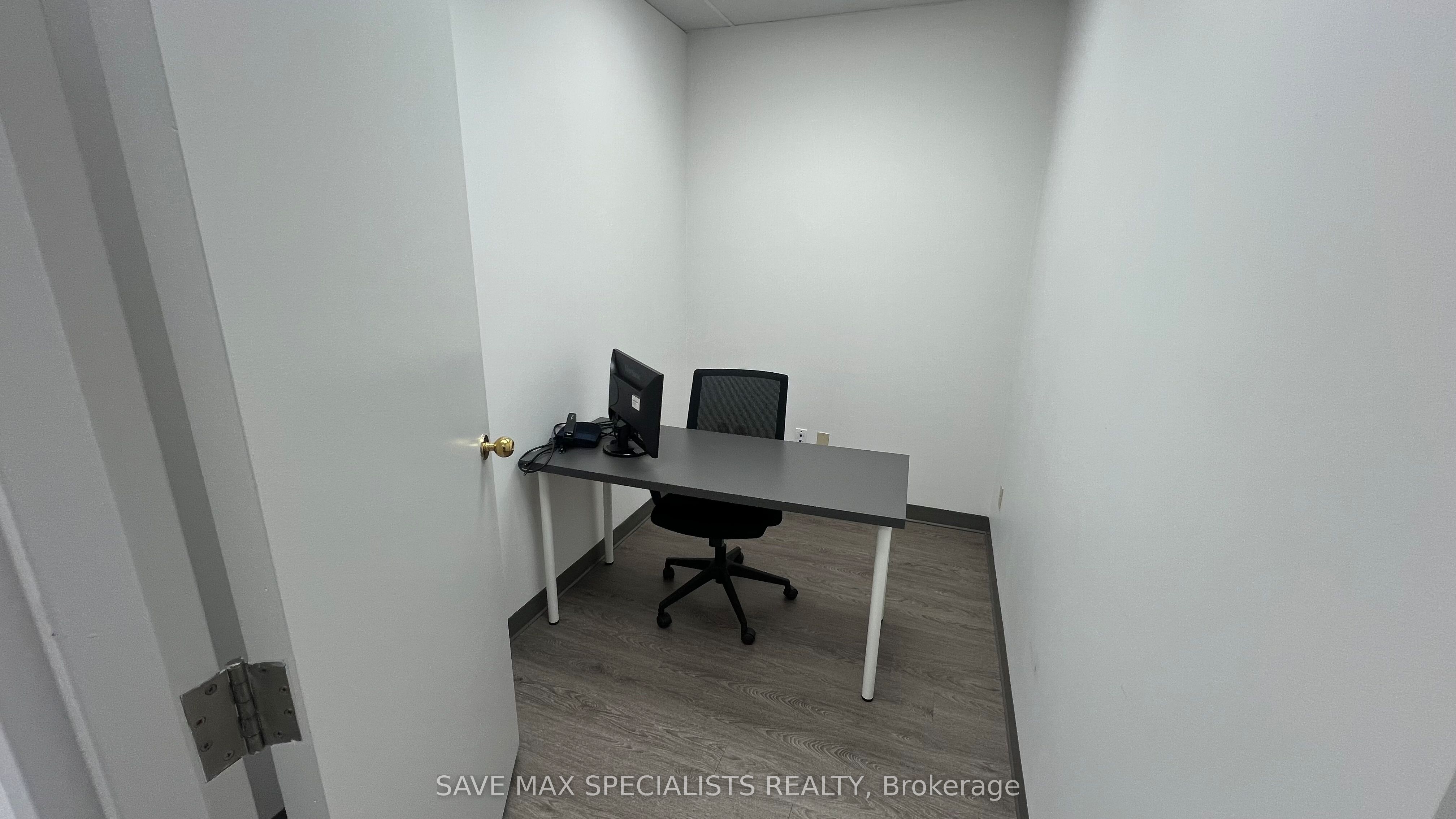 #200 - 2595 Skymark Avenue Property Photo 11