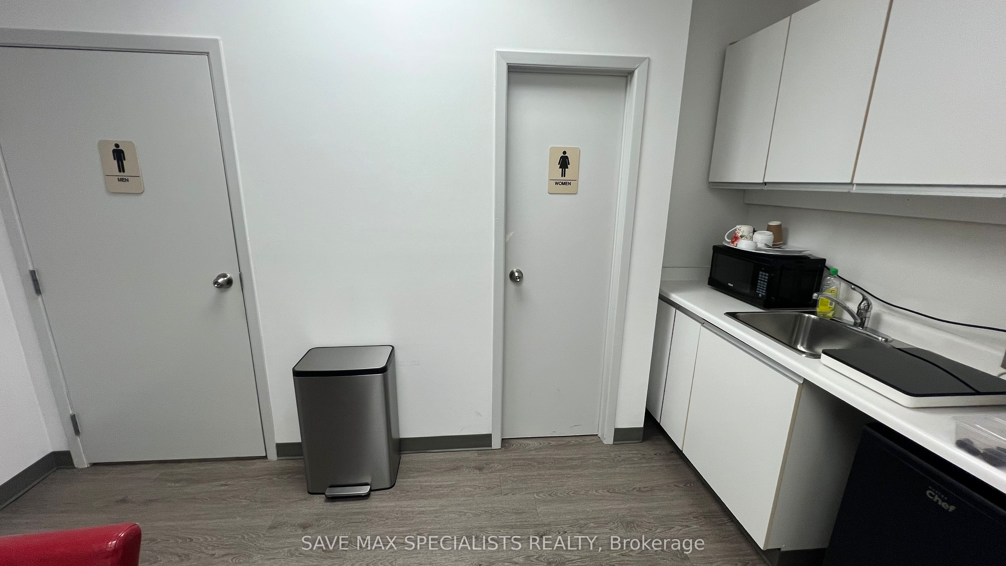 #200 - 2595 Skymark Avenue Property Photo 12