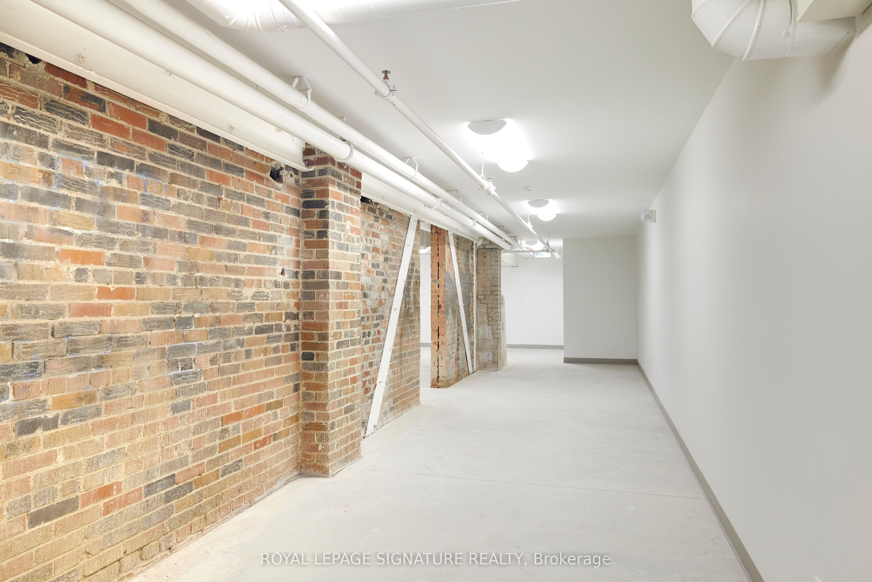 2738 Dundas Street W Property Photo 3
