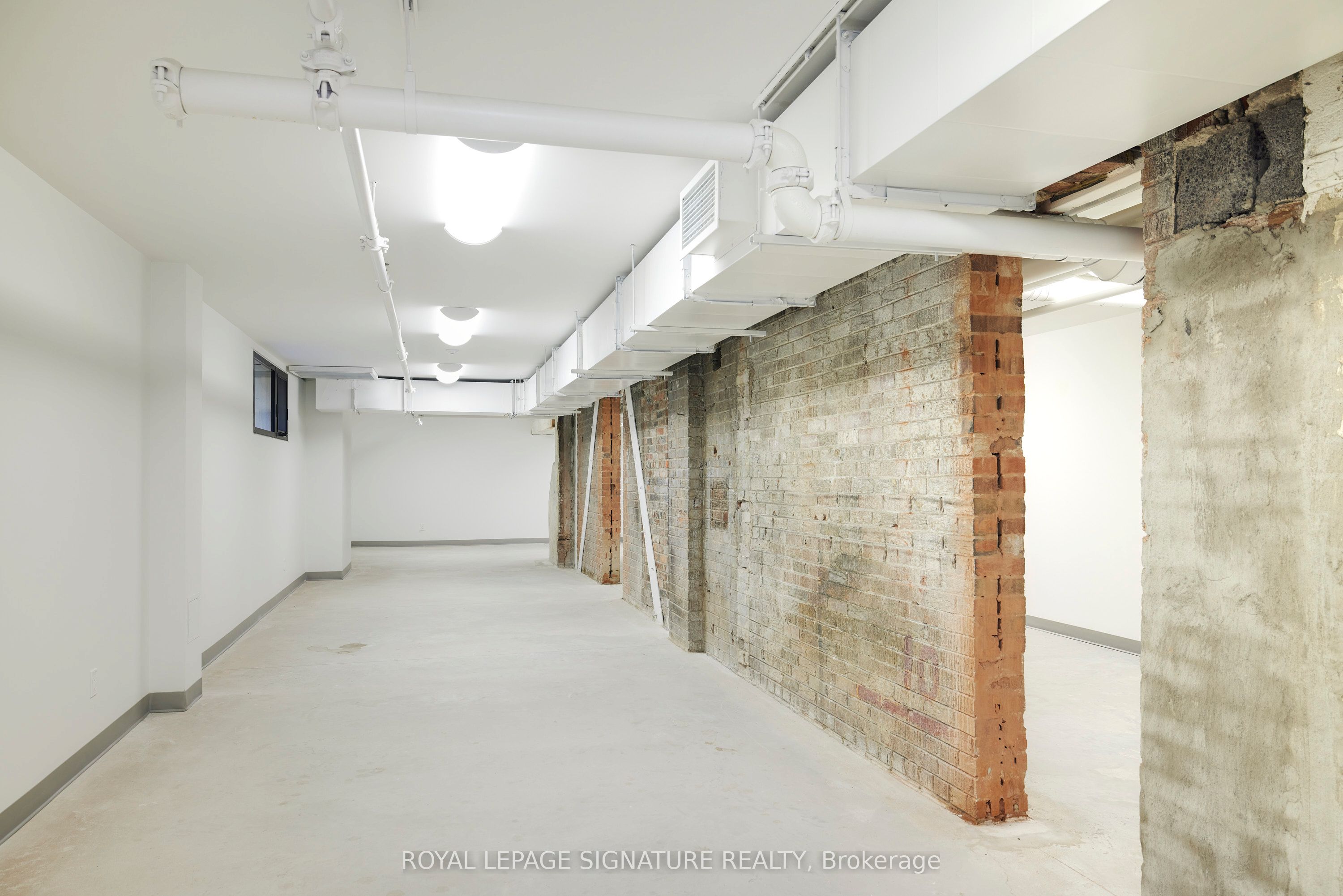 2738 Dundas Street W Property Photo 4