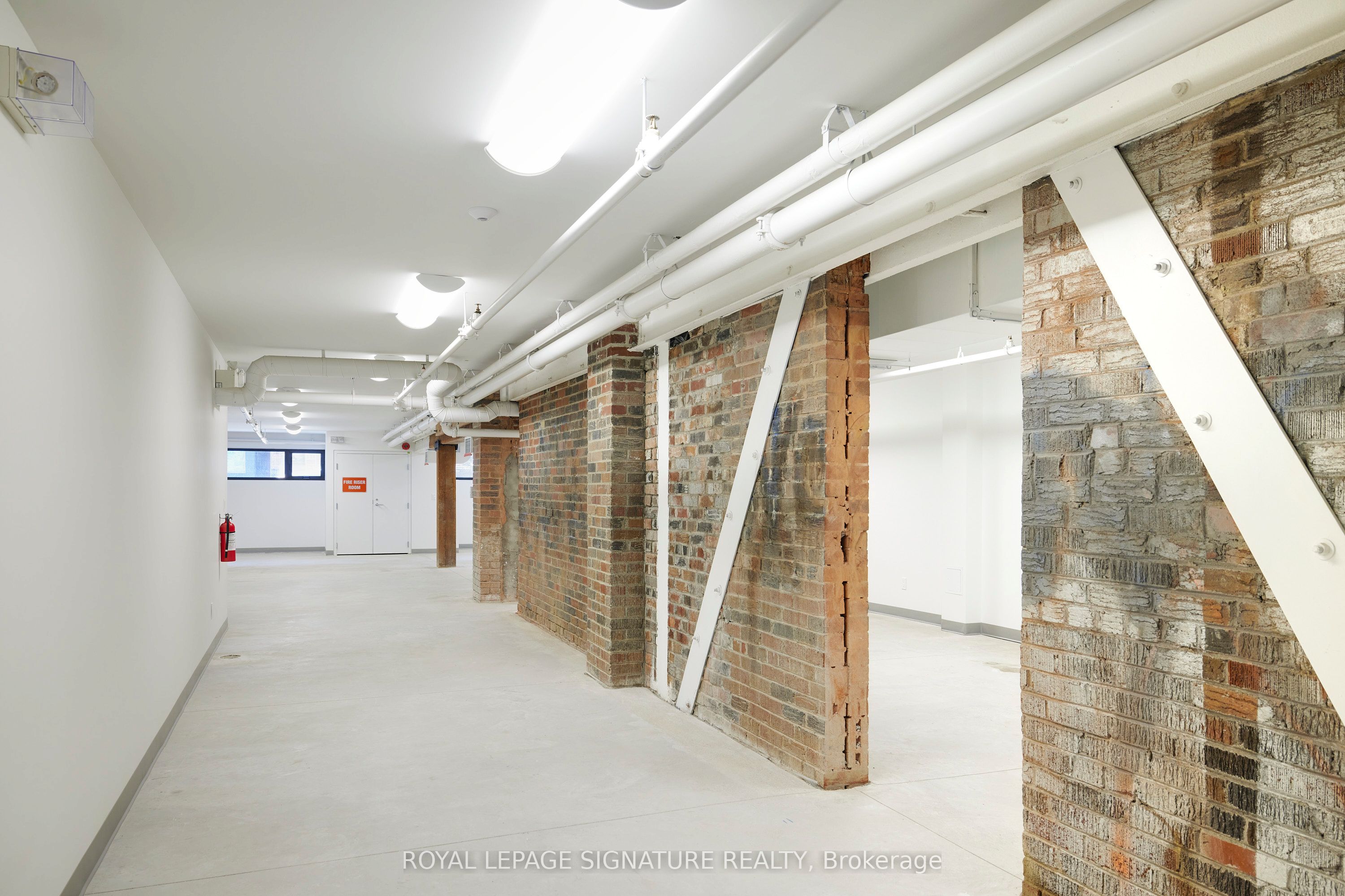 2738 Dundas Street W Property Photo 8