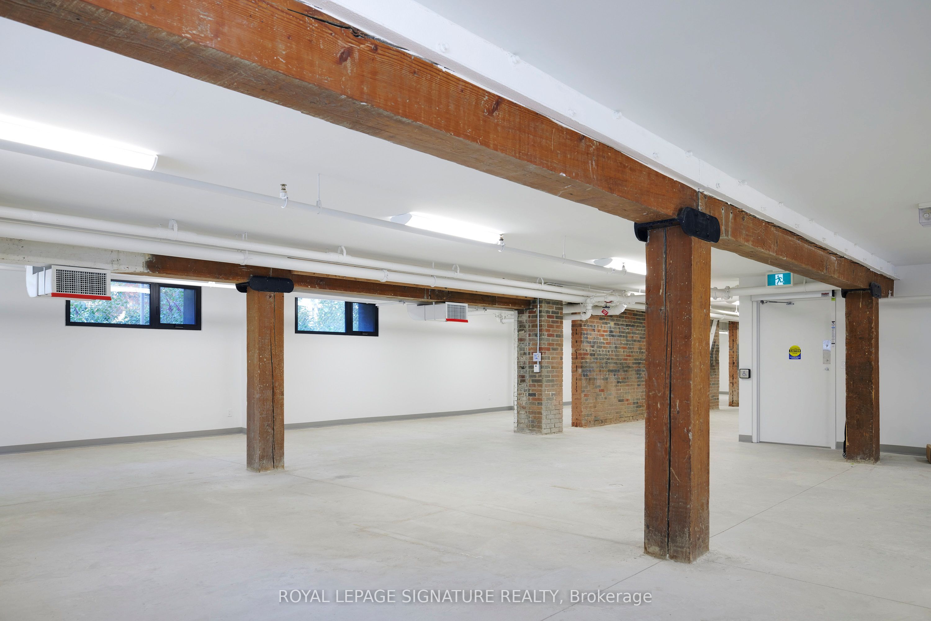 2738 Dundas Street W Property Photo 9