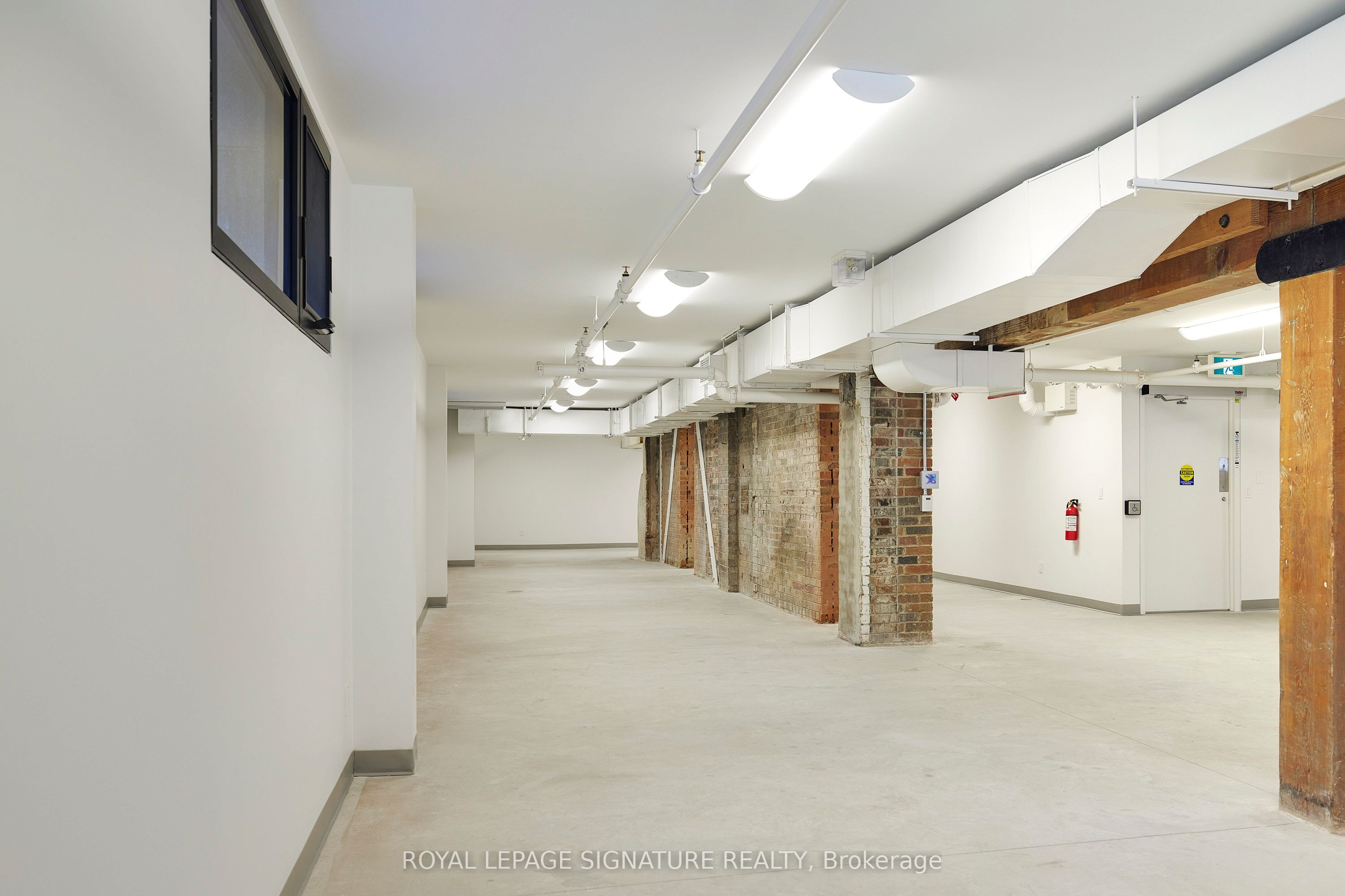 2738 Dundas Street W Property Photo 11