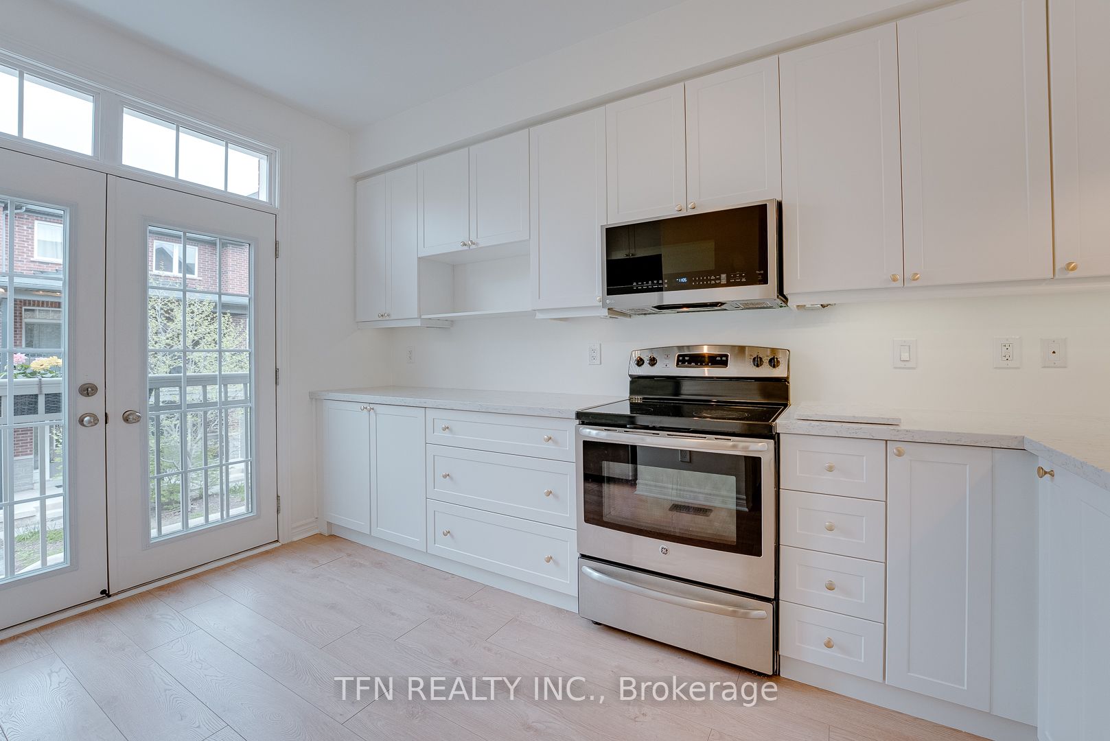 2360 Treversh Common Property Photo 3
